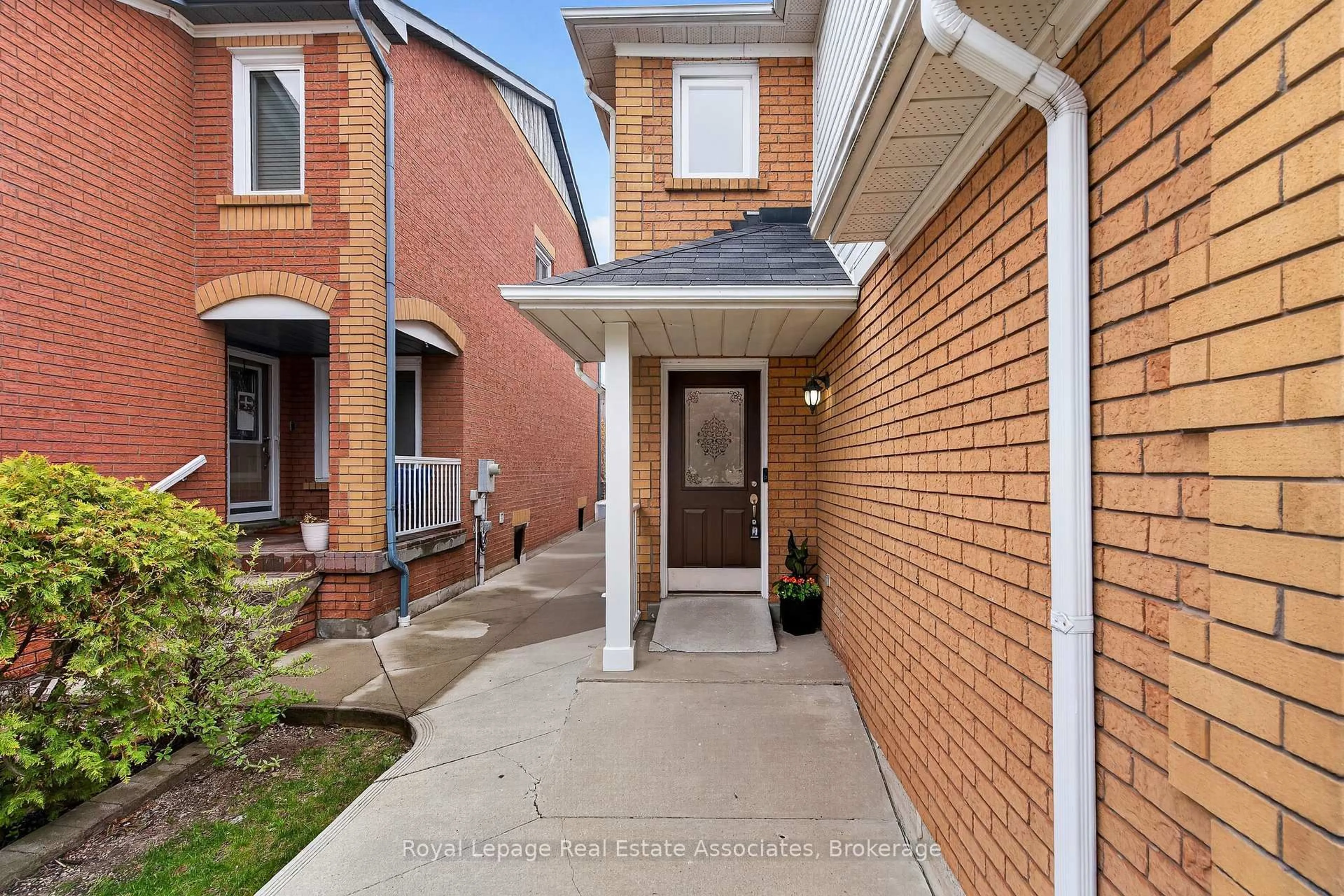 Home with brick exterior material, street for 5623 Haddon Hall Rd, Mississauga Ontario L5M 5G4
