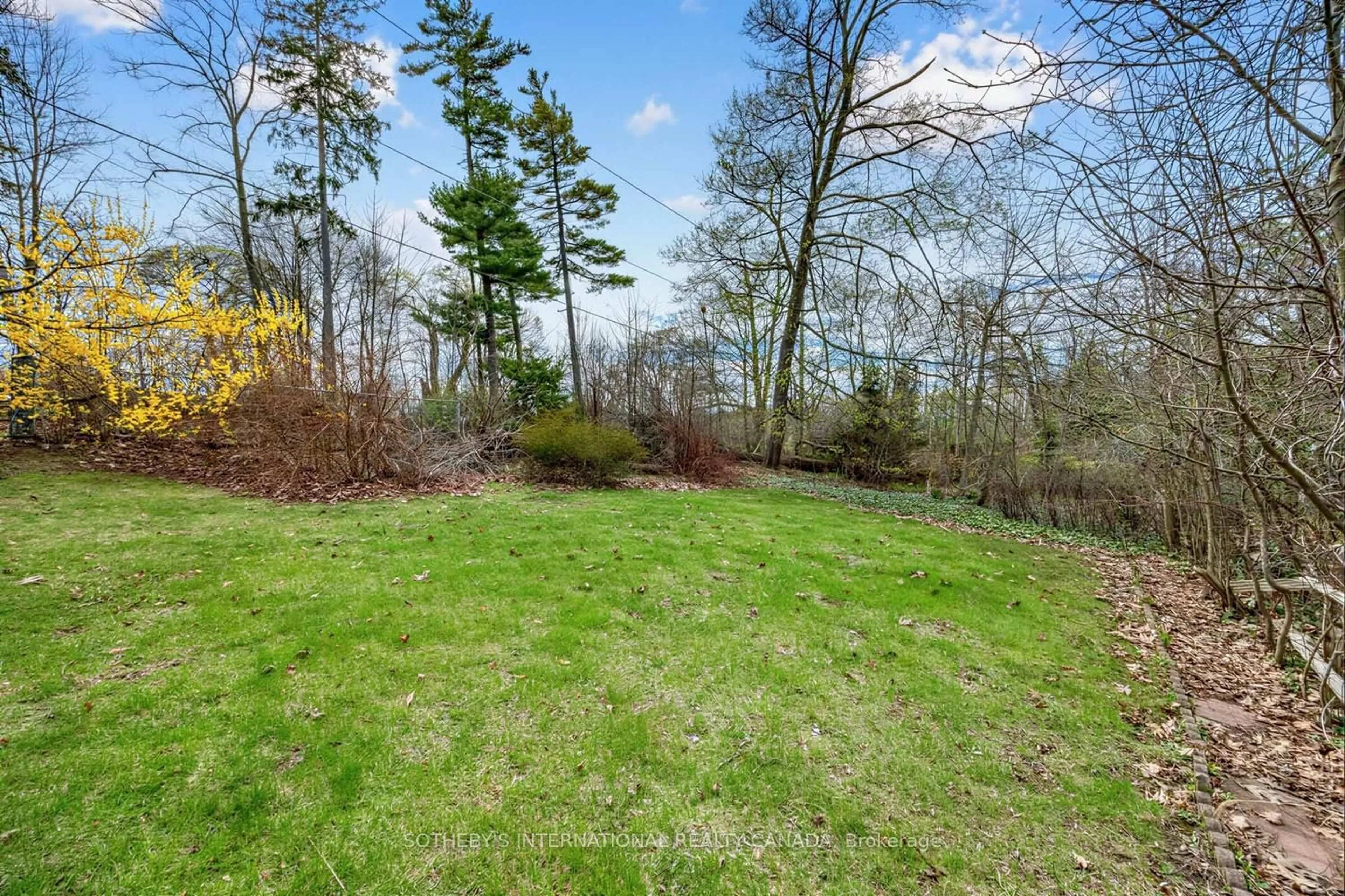 Patio, forest/trees view for 80 Ben Machree Dr, Mississauga Ontario L5H 2S3