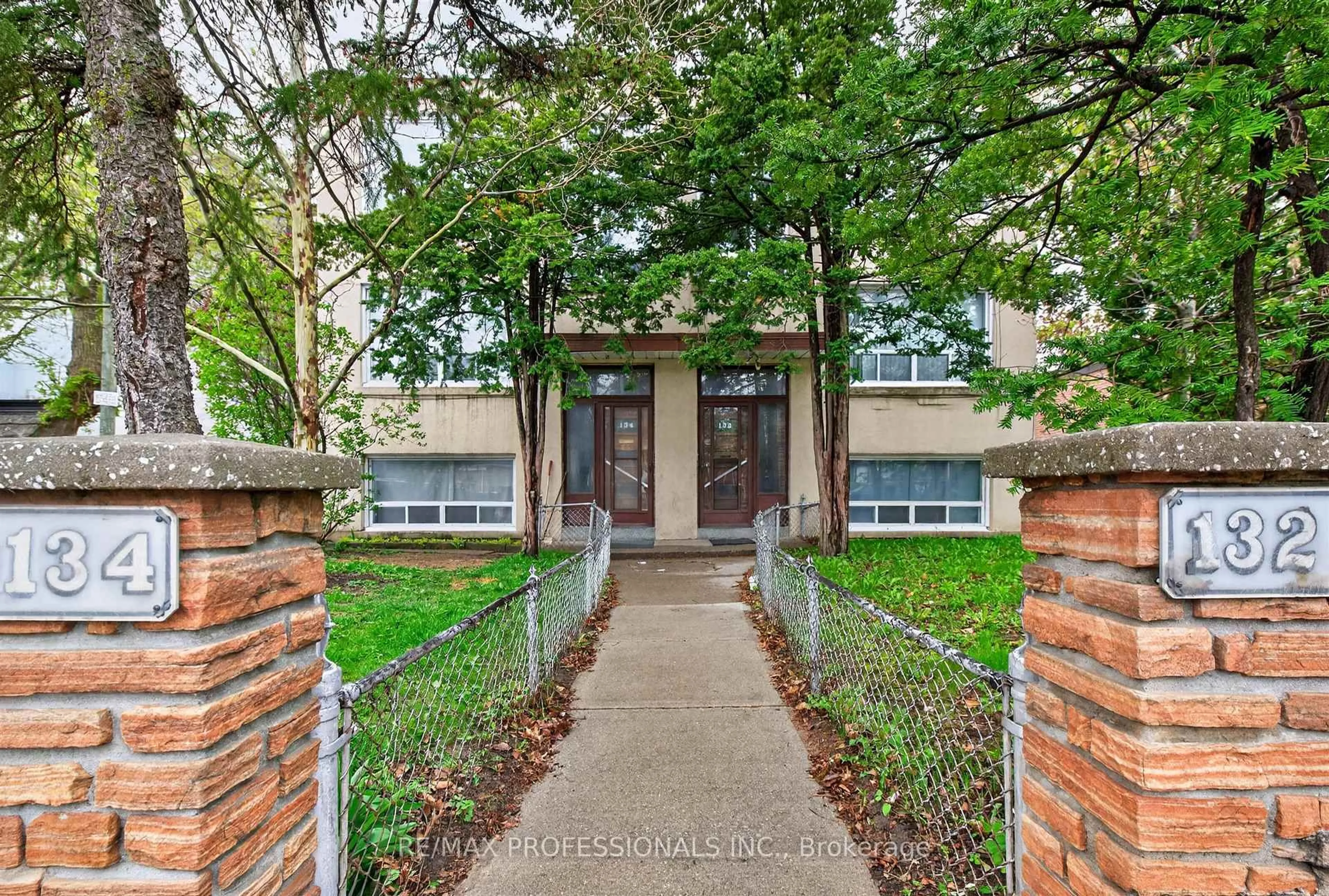 Unknown for 132-134 Trowell Ave, Toronto Ontario M6M 1L7
