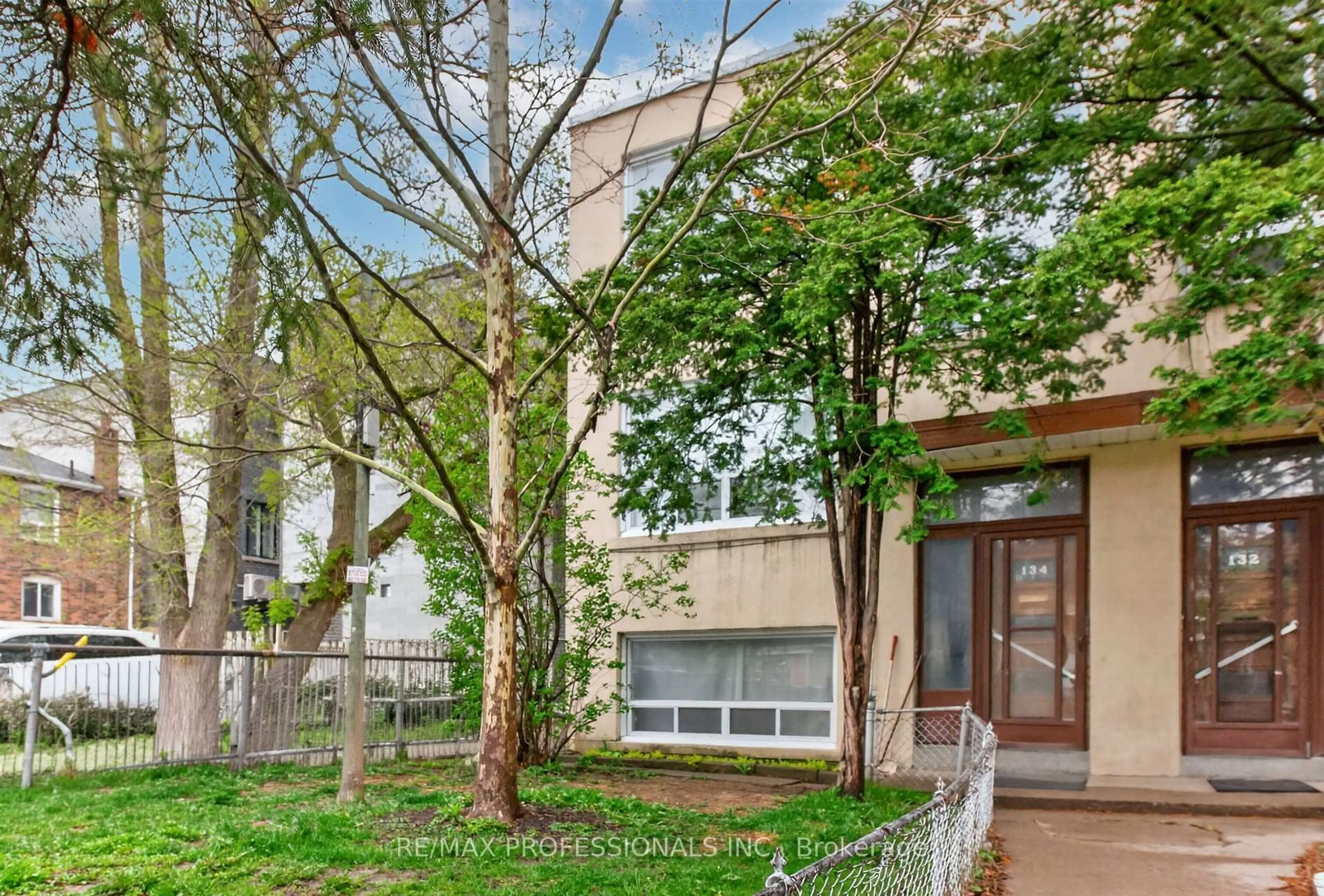Unknown for 132-134 Trowell Ave, Toronto Ontario M6M 1L7