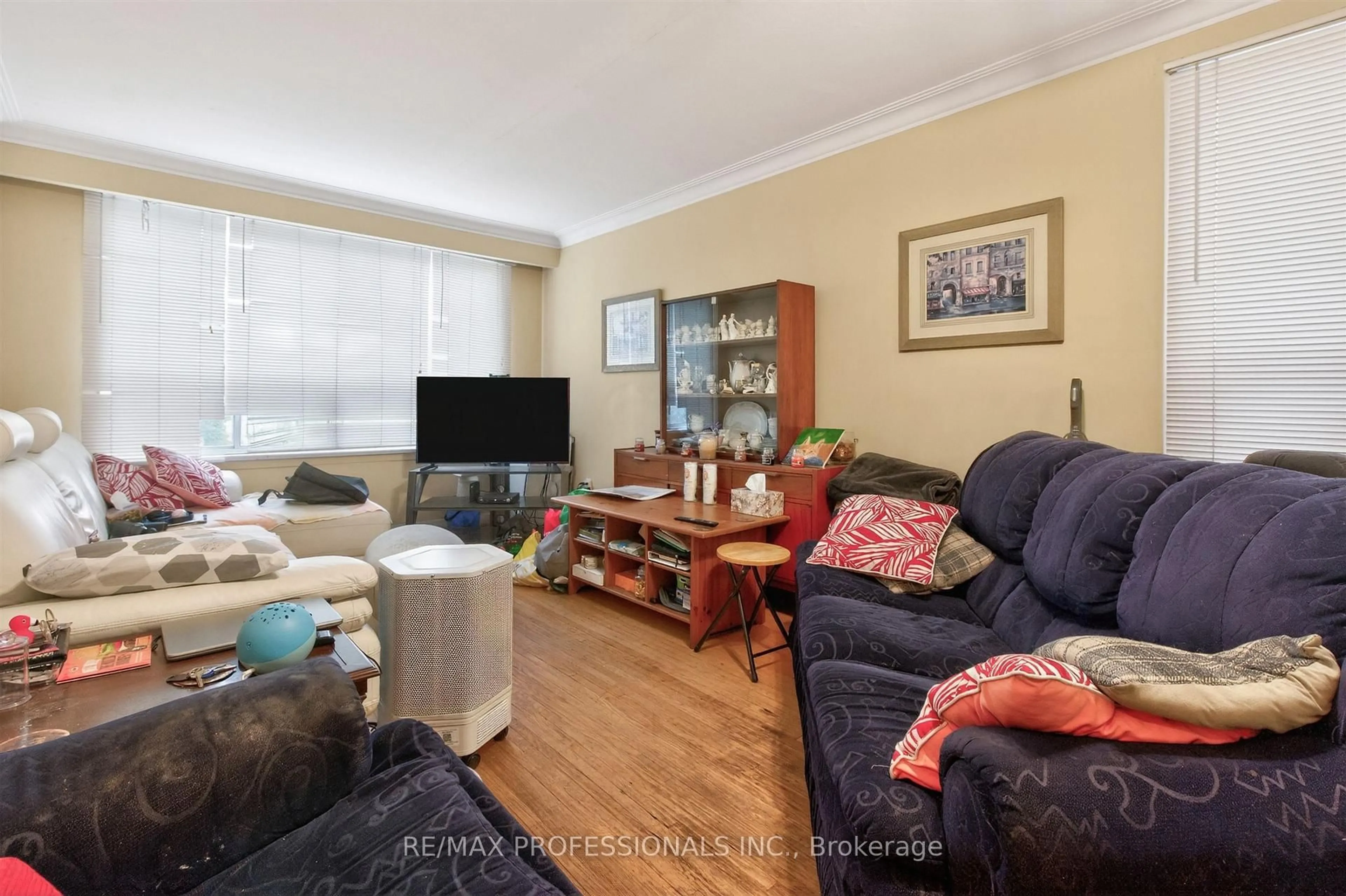 Unknown for 132-134 Trowell Ave, Toronto Ontario M6M 1L7