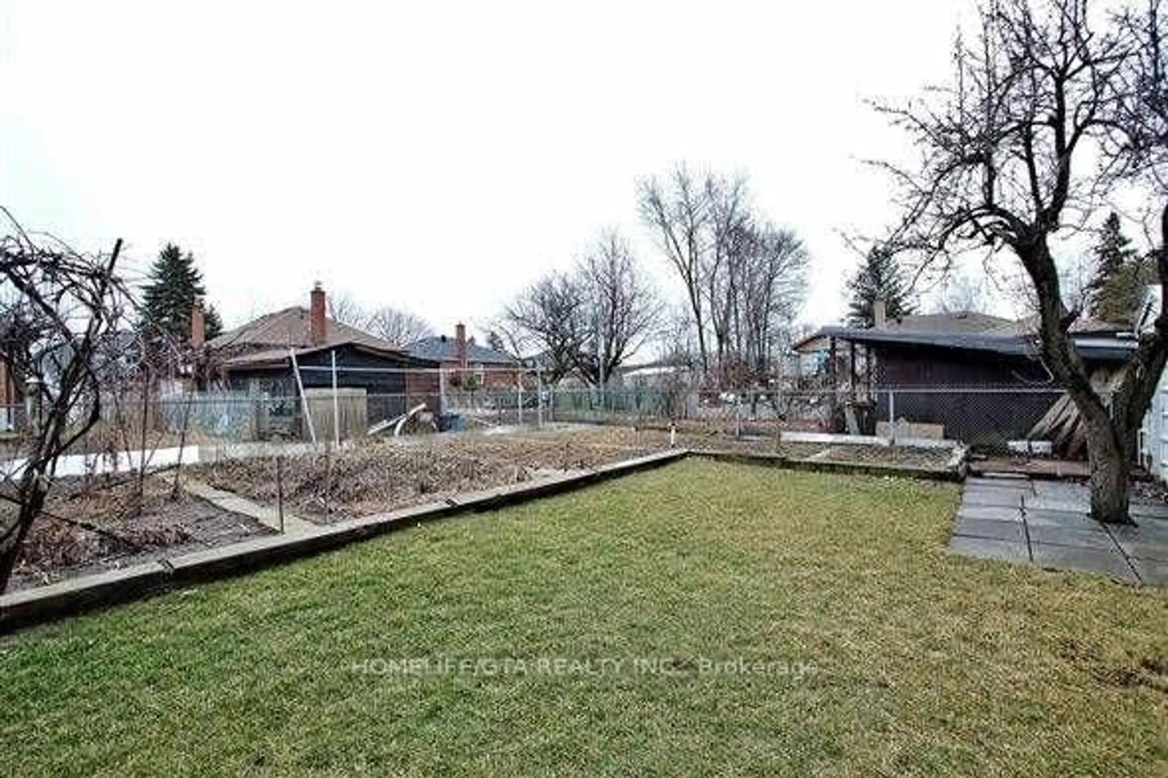 Unknown for 31 Dorking Cres, Toronto Ontario M3M 2B7