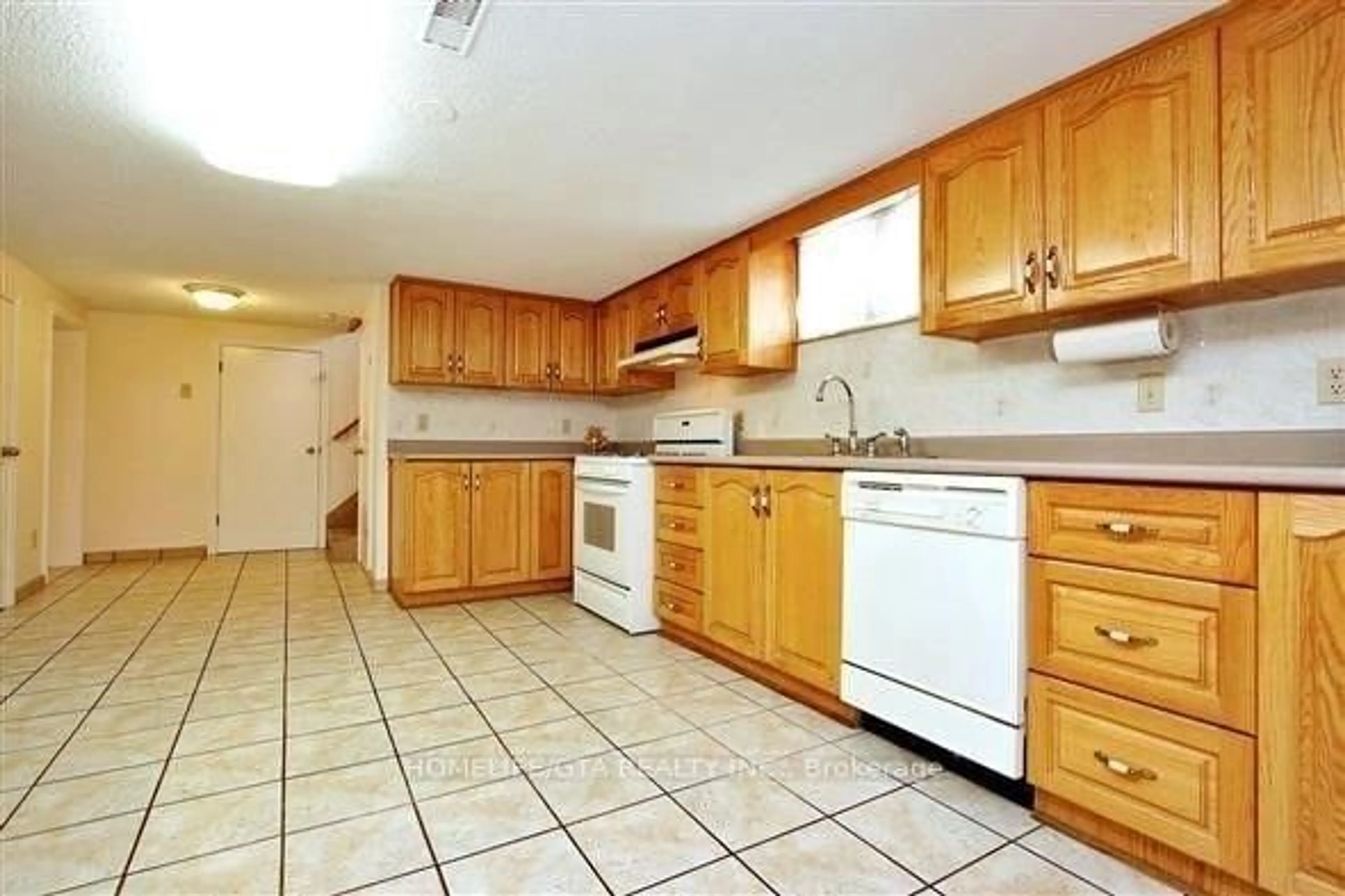 Unknown for 31 Dorking Cres, Toronto Ontario M3M 2B7