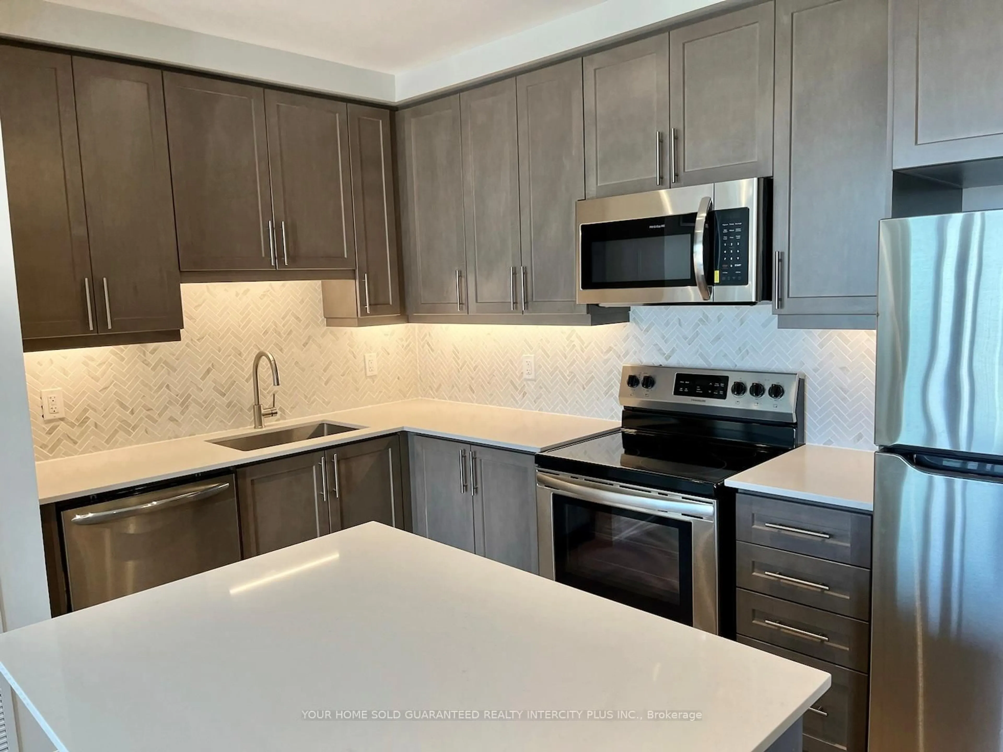 Unknown for 15 Lynch St, Brampton Ontario L6W 2Z8