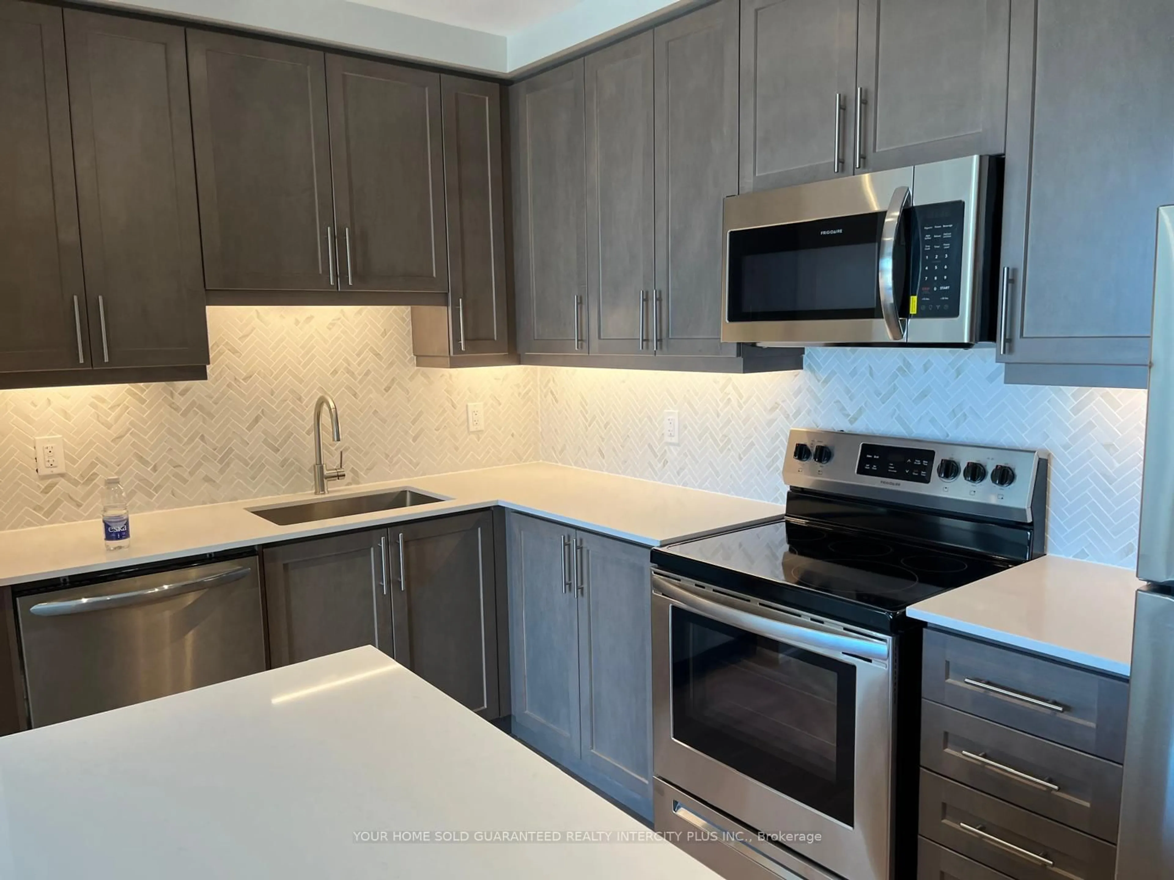 Unknown for 15 Lynch St, Brampton Ontario L6W 2Z8