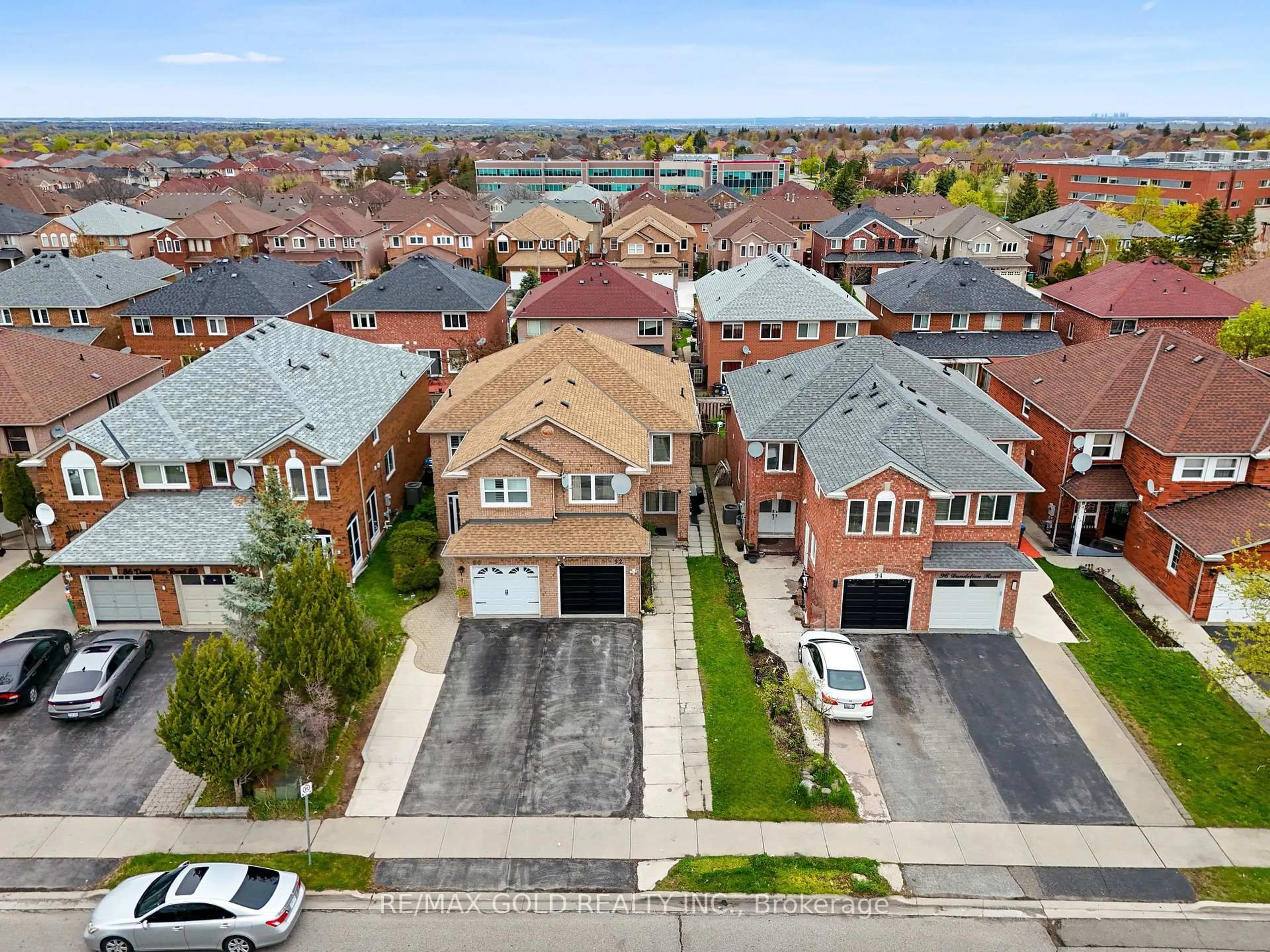 Unknown for 92 Dandelion Rd, Brampton Ontario L6R 1Y1