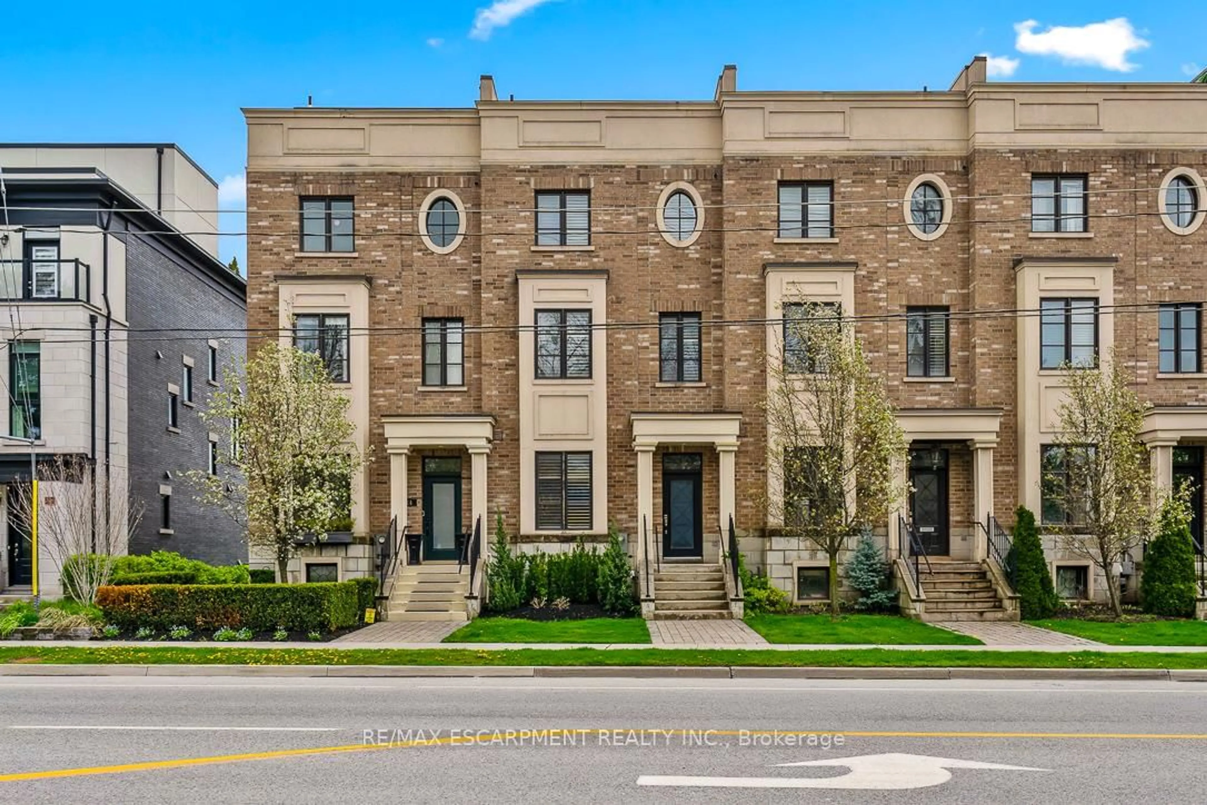 Unknown for 216 Rebecca St, Oakville Ontario L6K 1J9