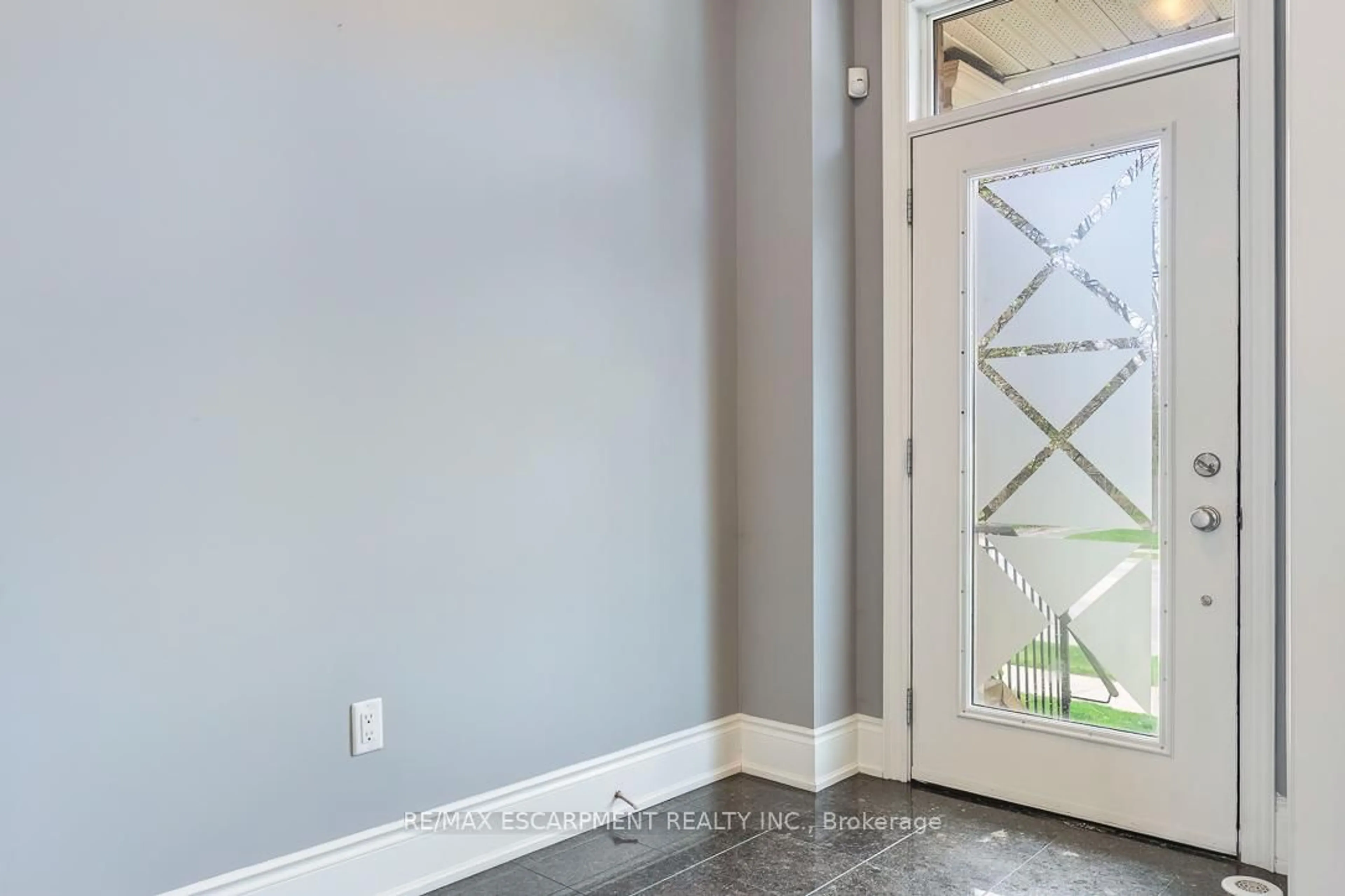 Unknown for 216 Rebecca St, Oakville Ontario L6K 1J9