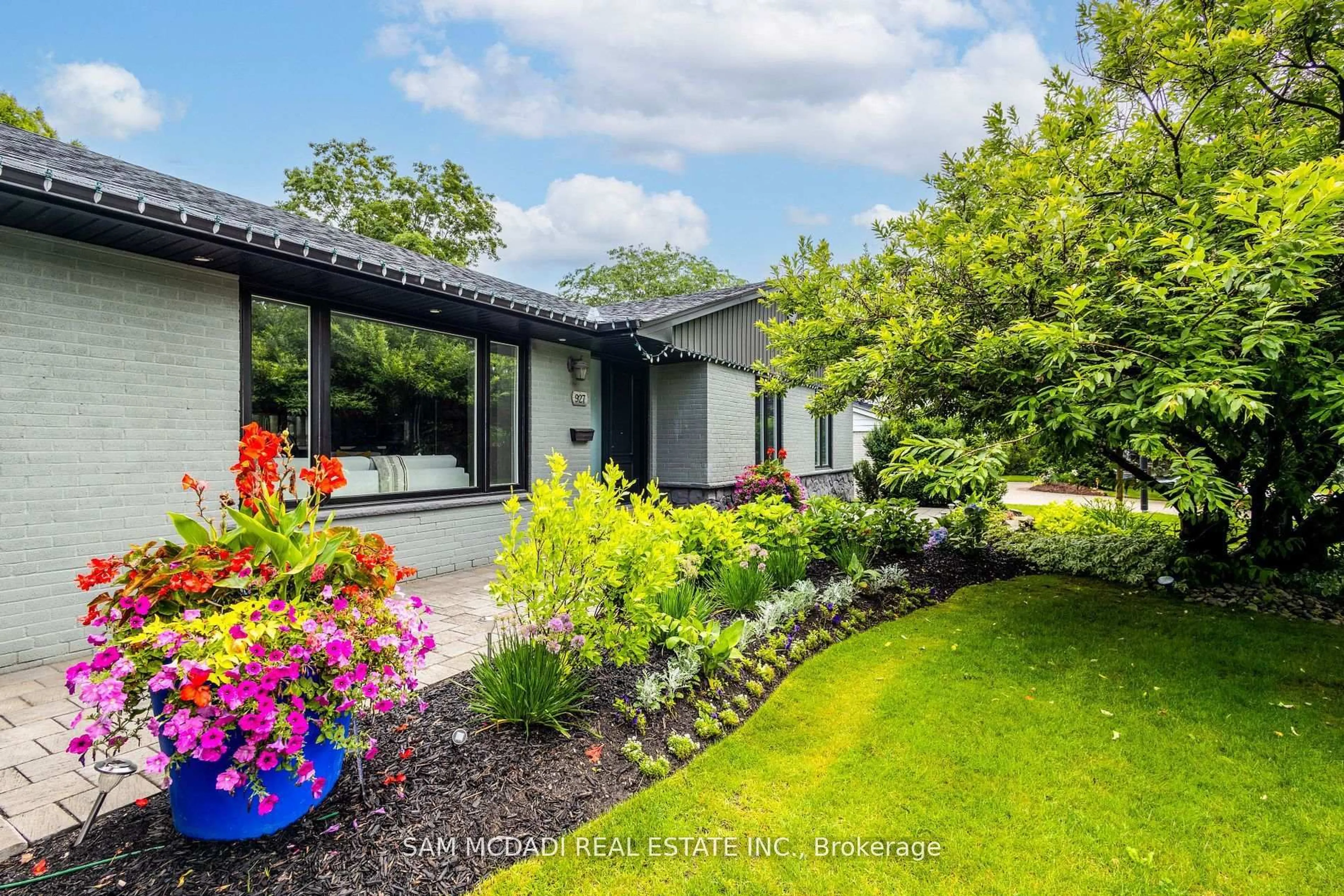 Unknown for 927 Ingersoll Crt, Mississauga Ontario L5J 2S2