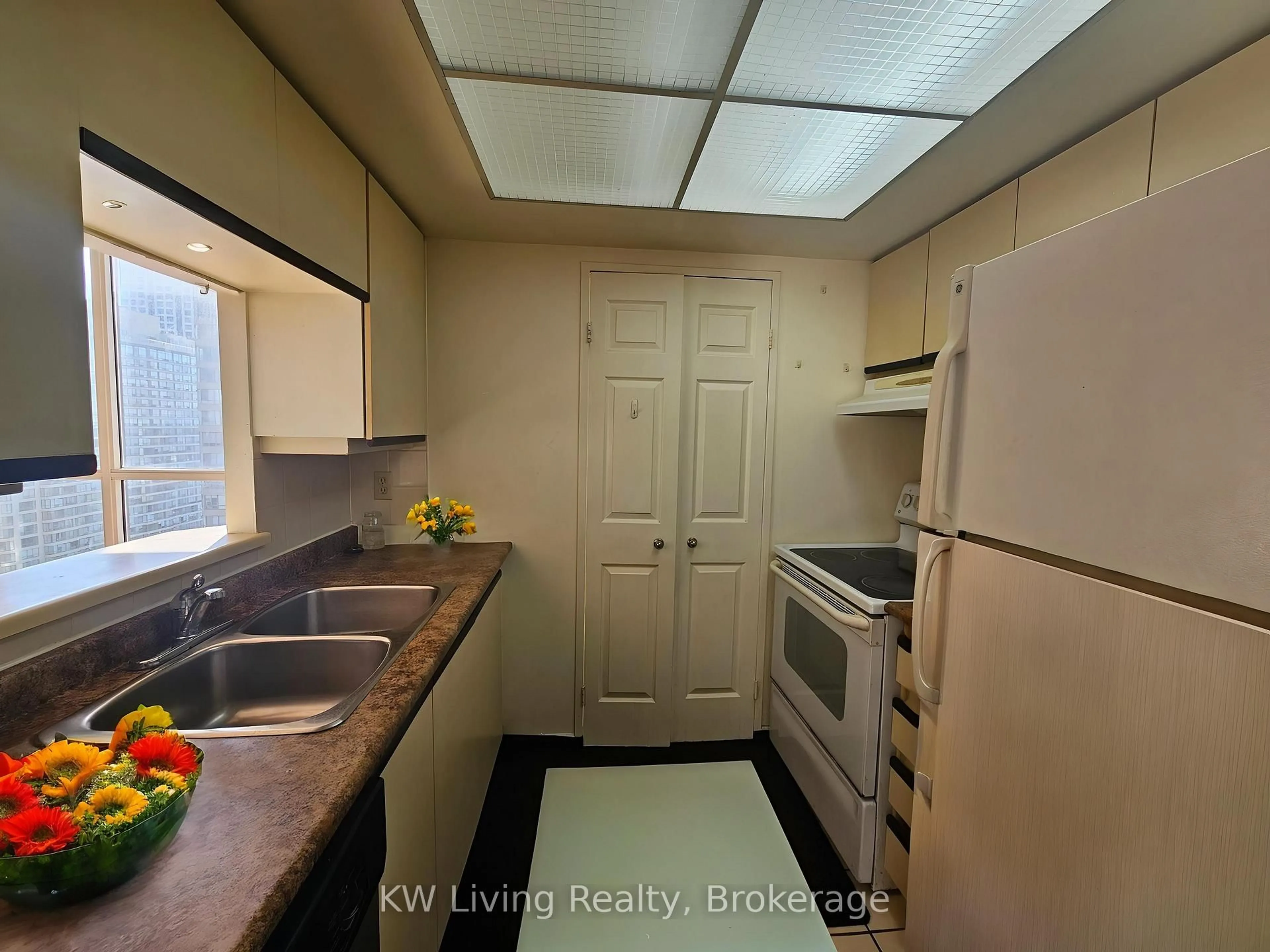 Unknown for 285 Enfield Pl #1503, Mississauga Ontario L5B 3Y6