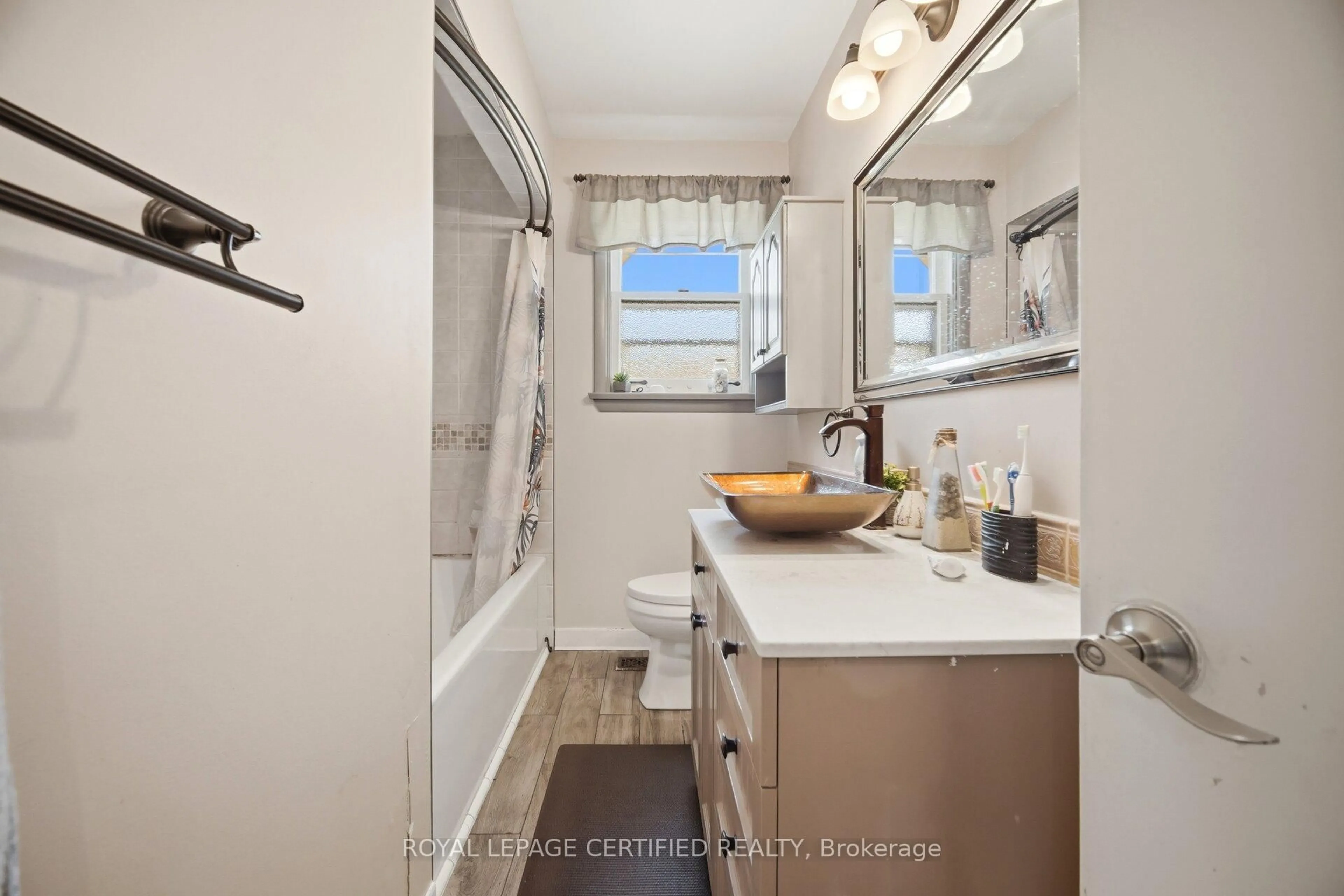 Standard bathroom, ceramic/tile floor for 57 Brisco St, Brampton Ontario L6V 1X1