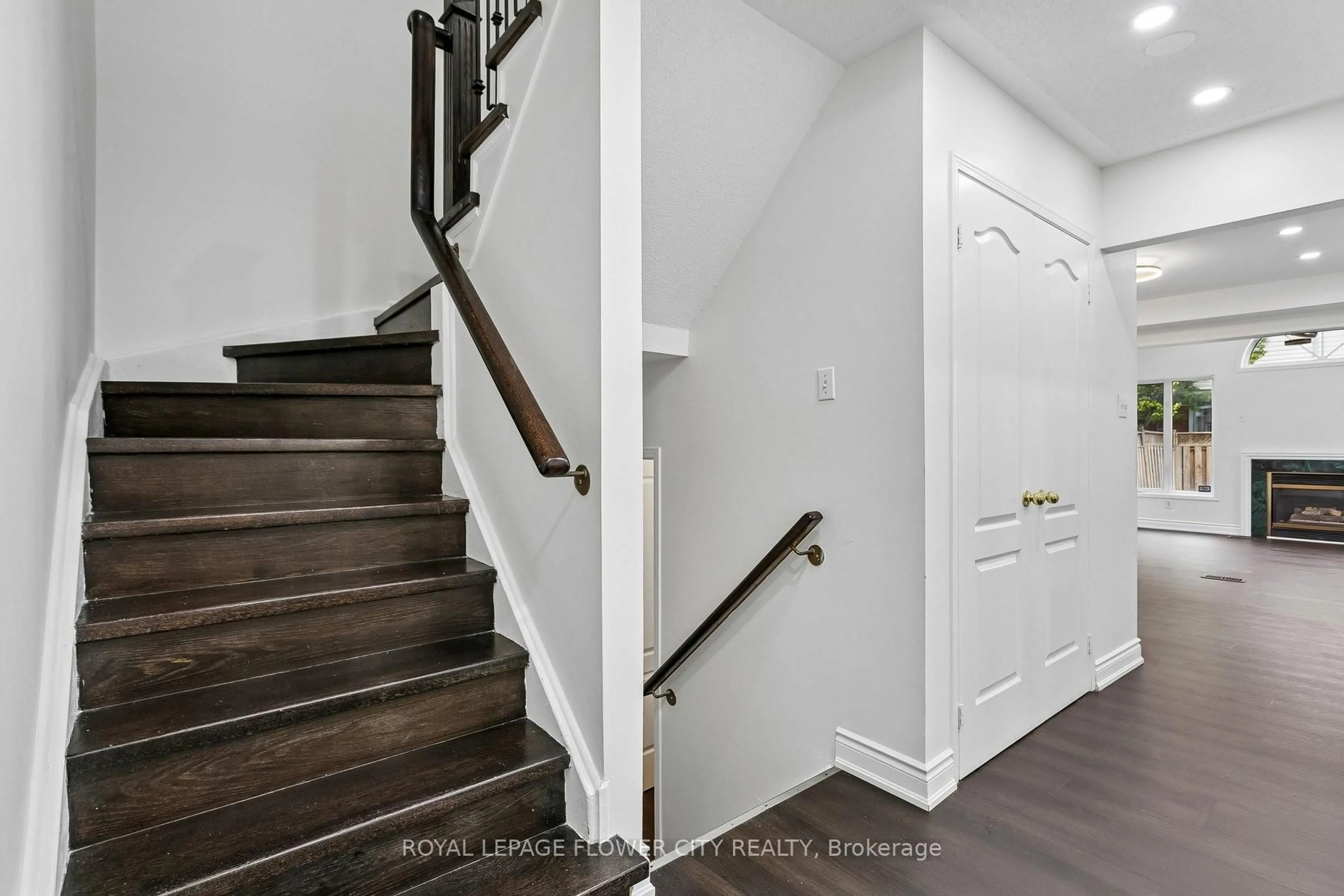 Unknown for 99 Cordgrass Cres, Brampton Ontario L6R 1Z8