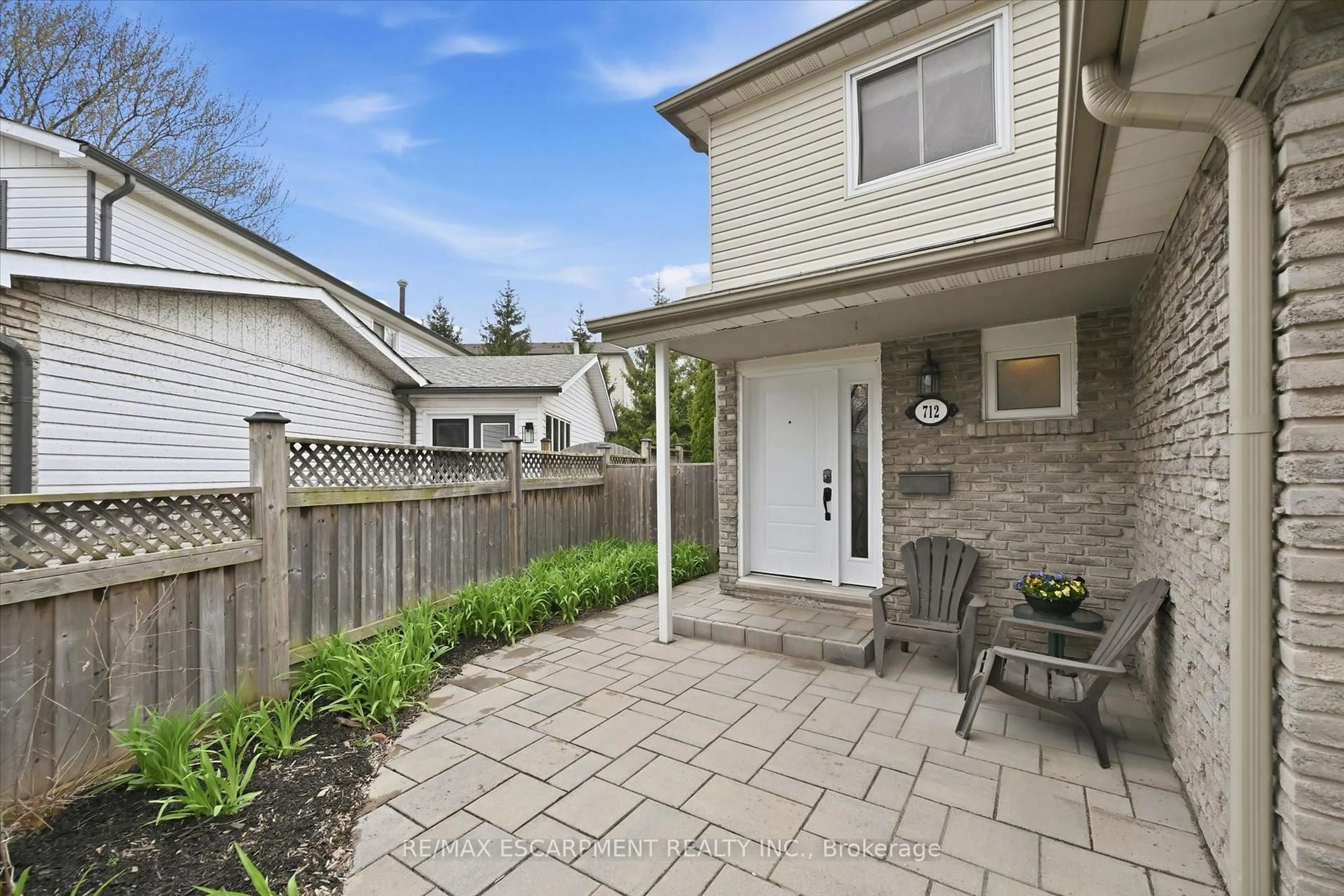 Unknown for 712 Auburn Cres, Burlington Ontario L7L 5B2
