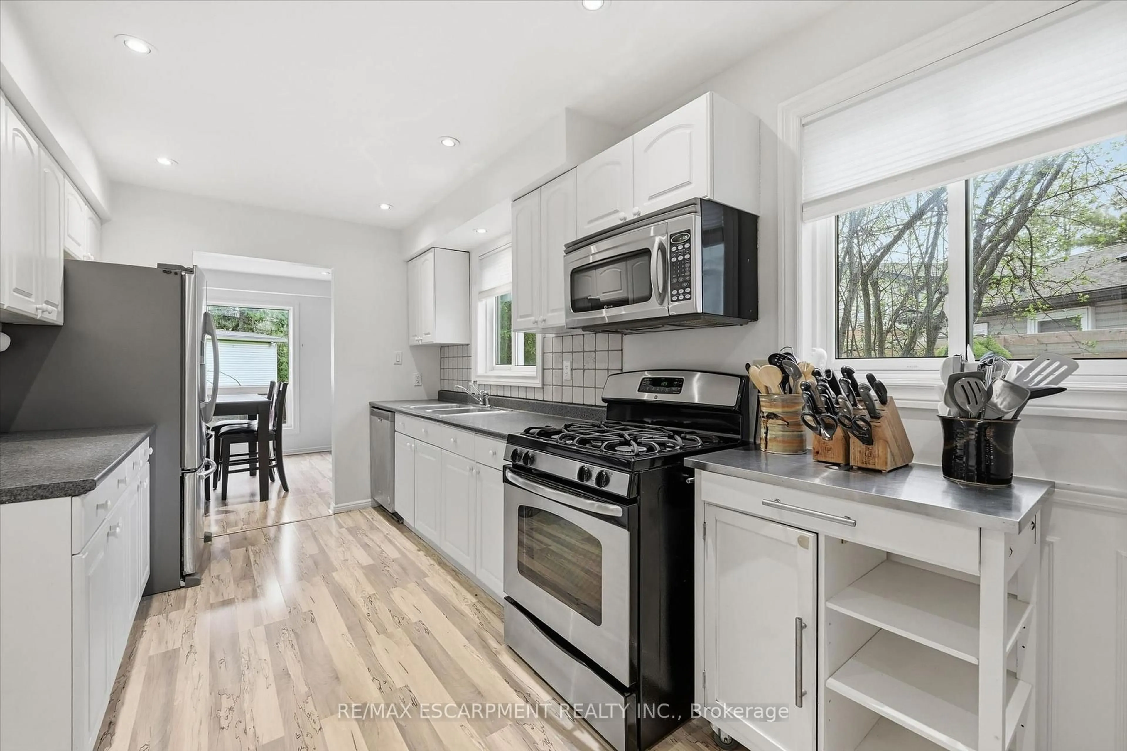 Unknown for 712 Auburn Cres, Burlington Ontario L7L 5B2