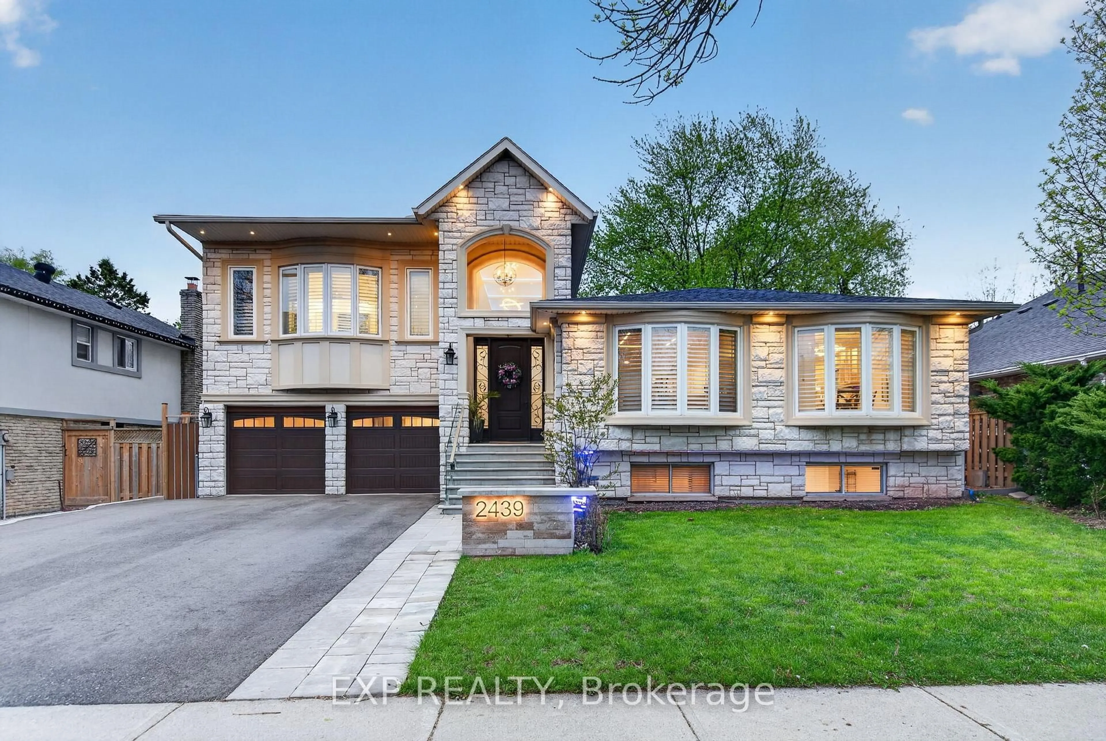 Unknown for 2439 Bridge Rd, Oakville Ontario L6L 2G9