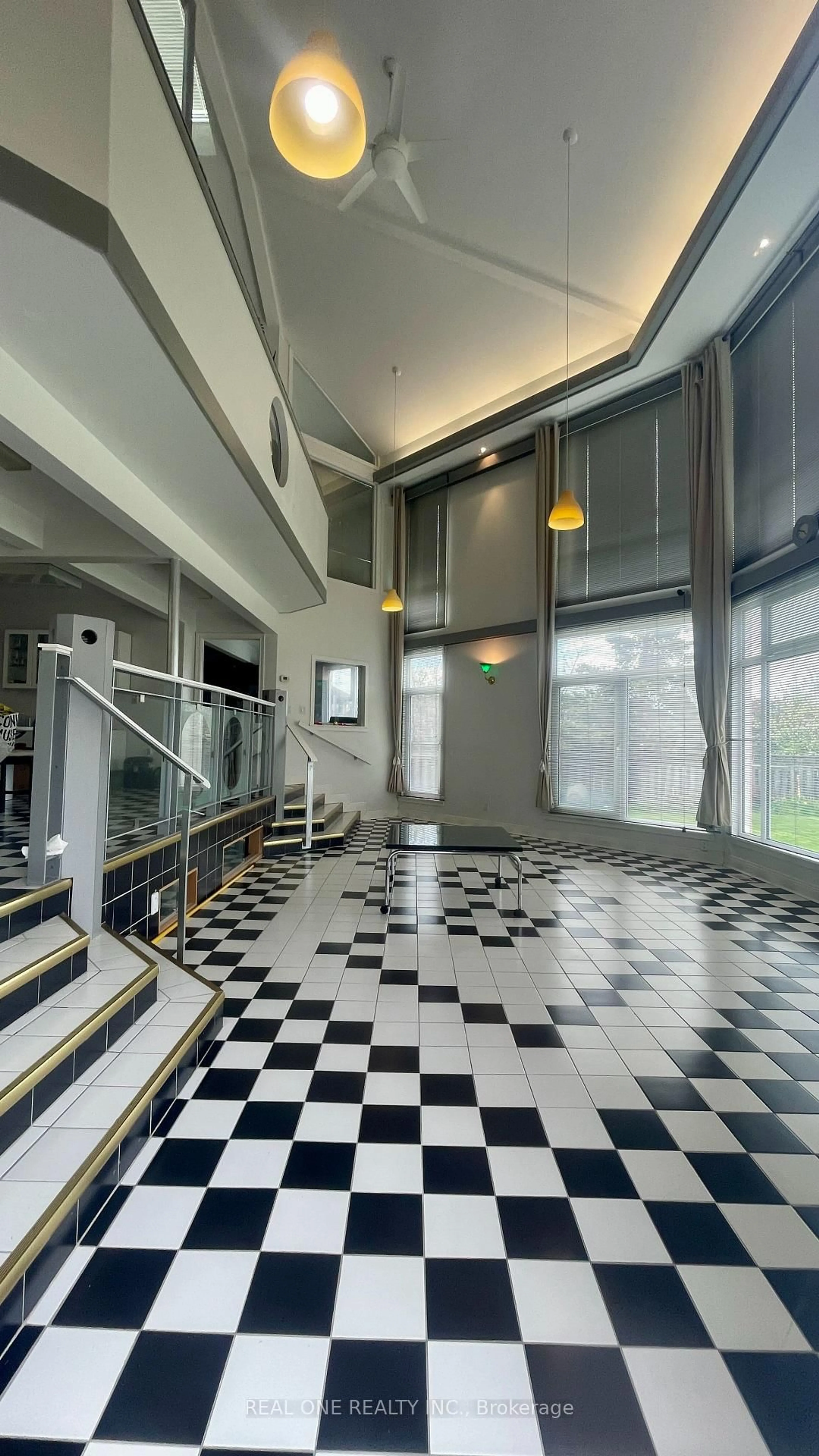 Indoor foyer for 71 Stock Ave, Toronto Ontario M8Z 5C5
