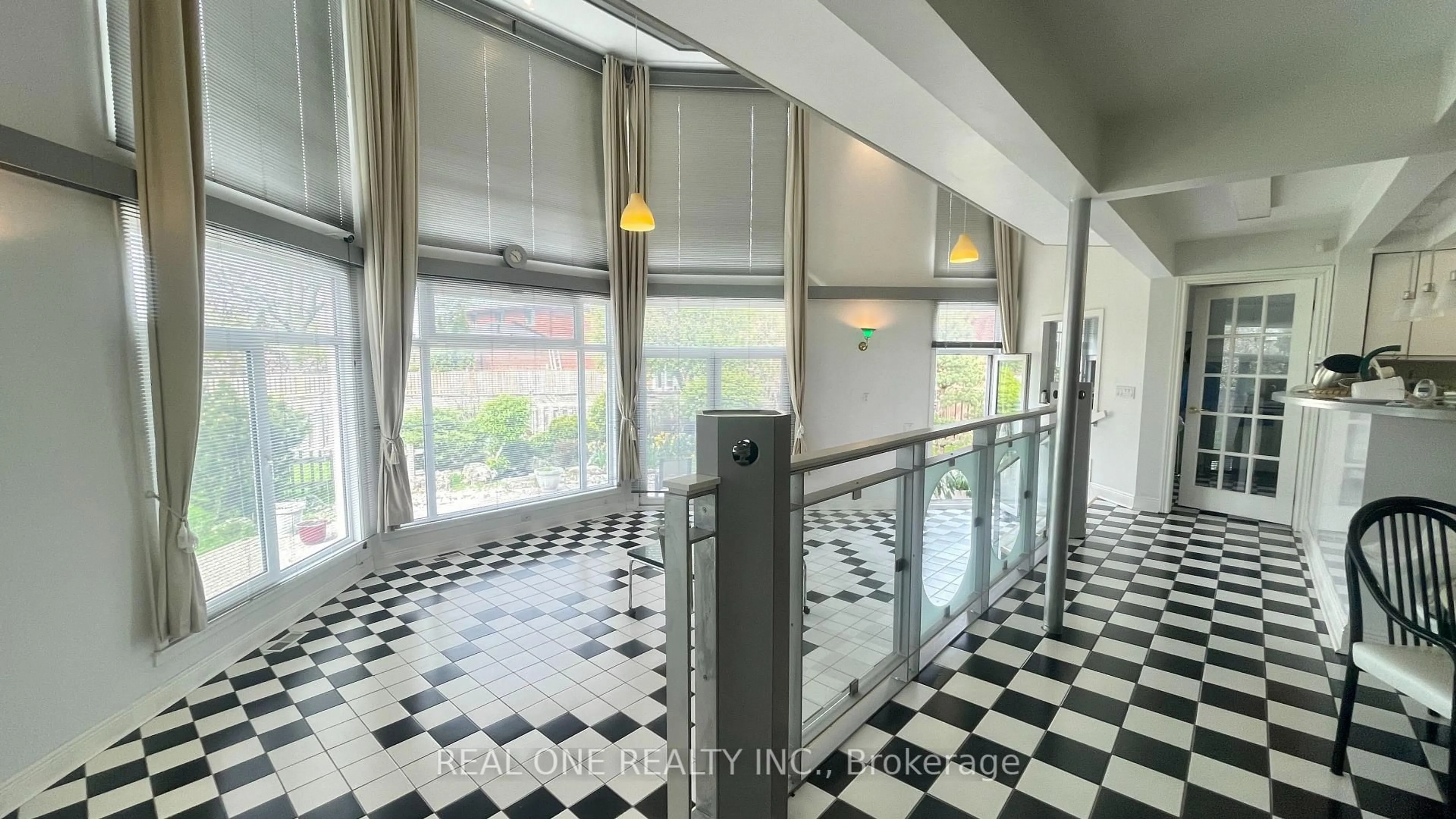 Indoor foyer for 71 Stock Ave, Toronto Ontario M8Z 5C5
