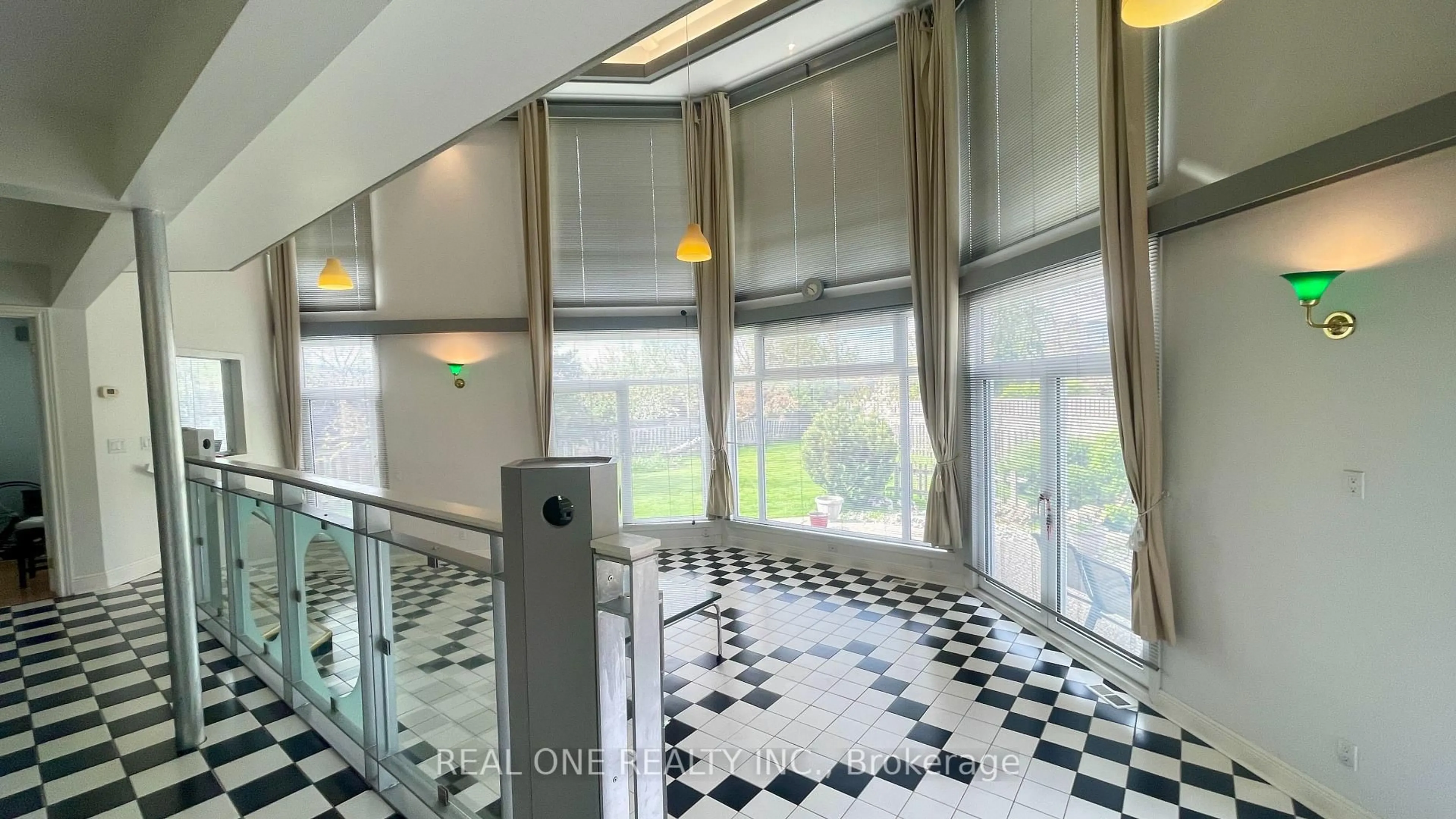 Indoor foyer for 71 Stock Ave, Toronto Ontario M8Z 5C5