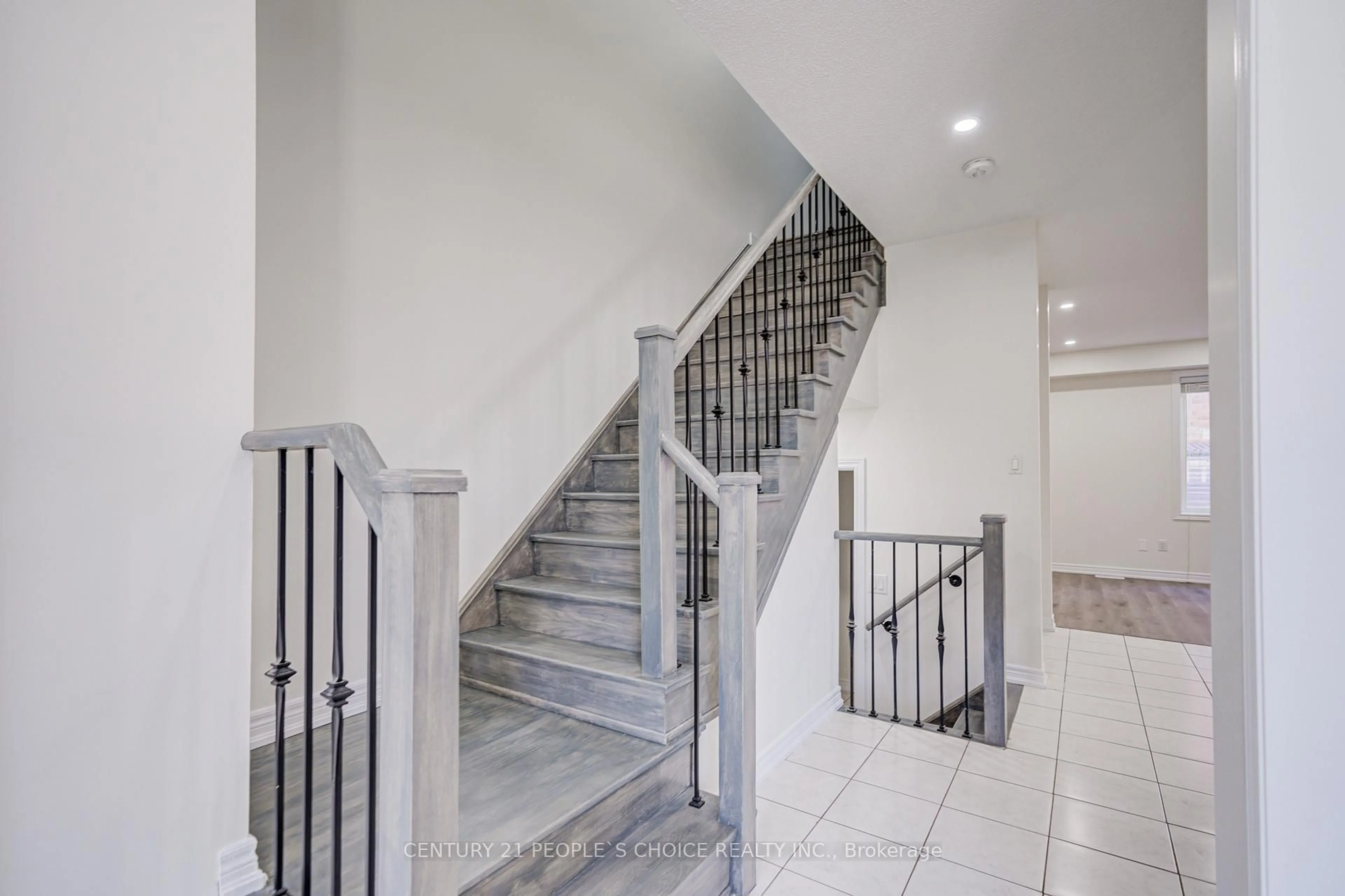Stairs for 166 Remembrance Rd, Brampton Ontario L7A 4X1