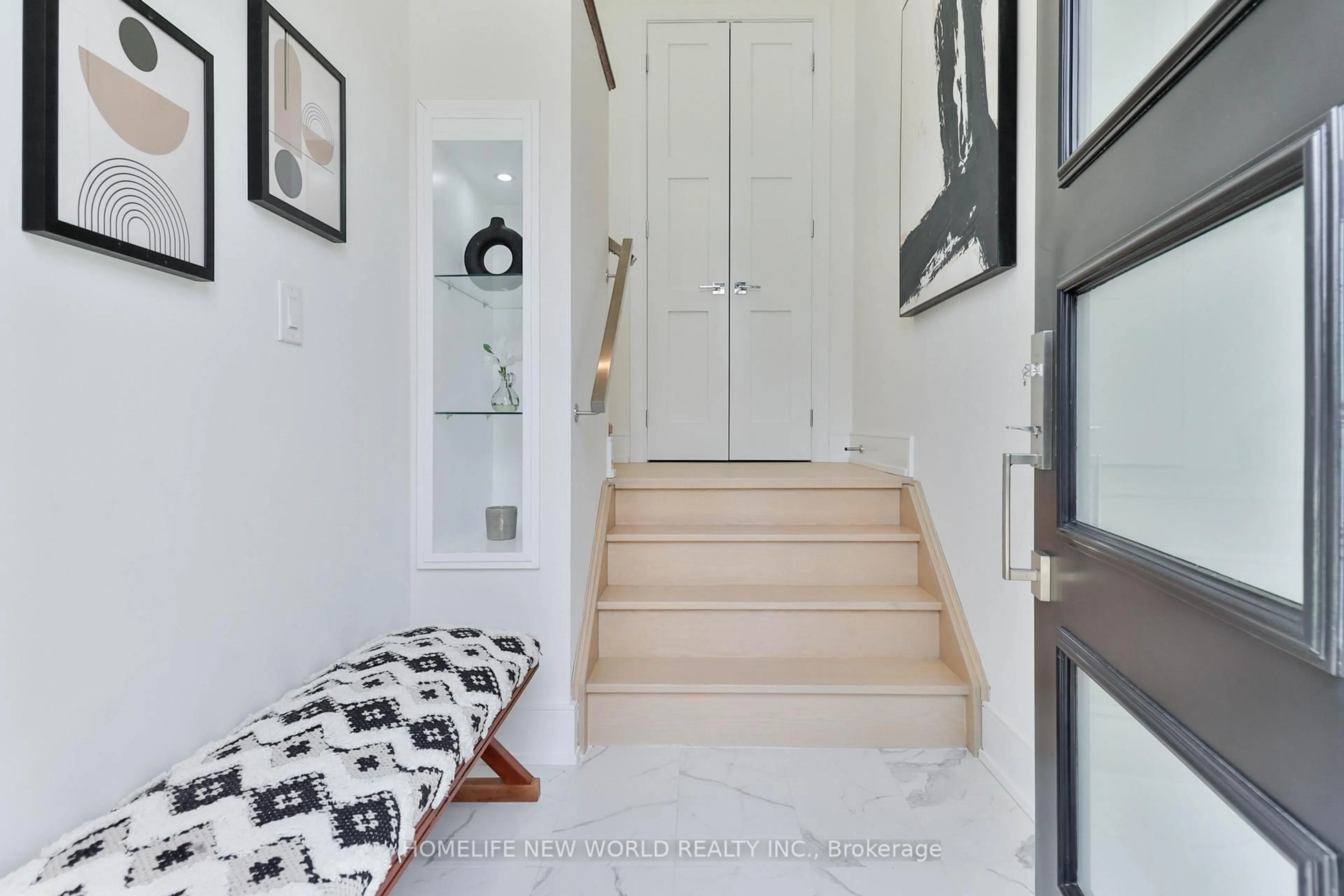 Indoor entryway for 158 Alderbrae Ave, Toronto Ontario M8W 4K3