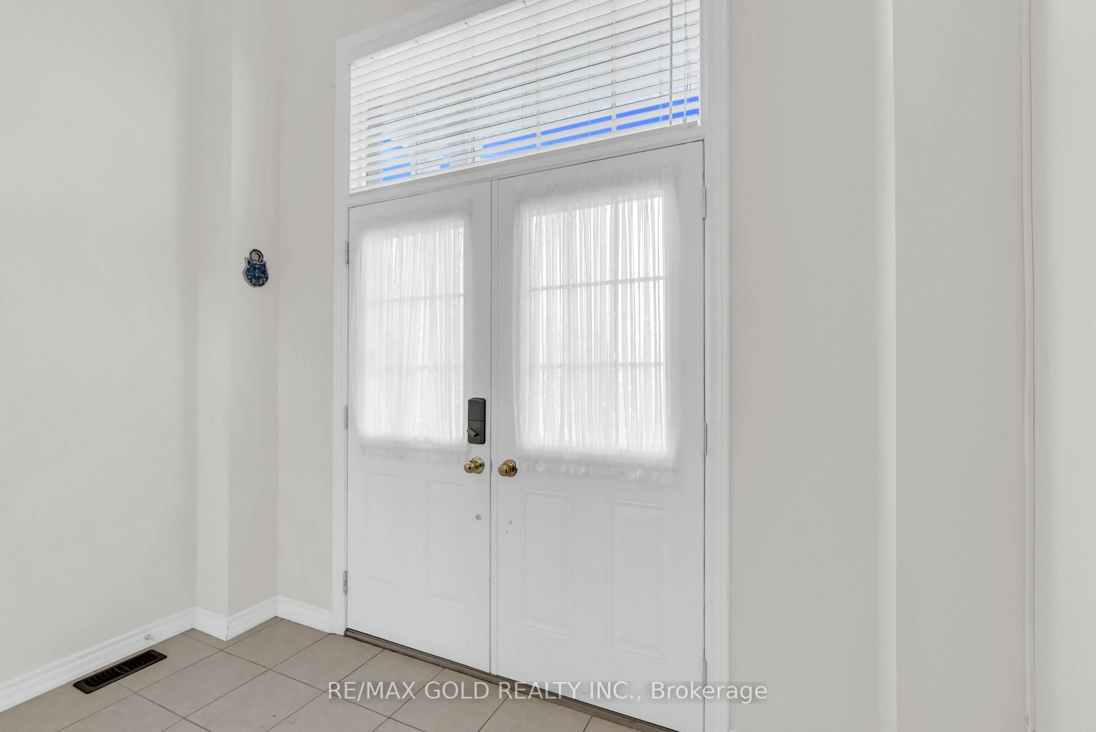 Indoor entryway for 569 Miller Way, Milton Ontario L9T 8L8