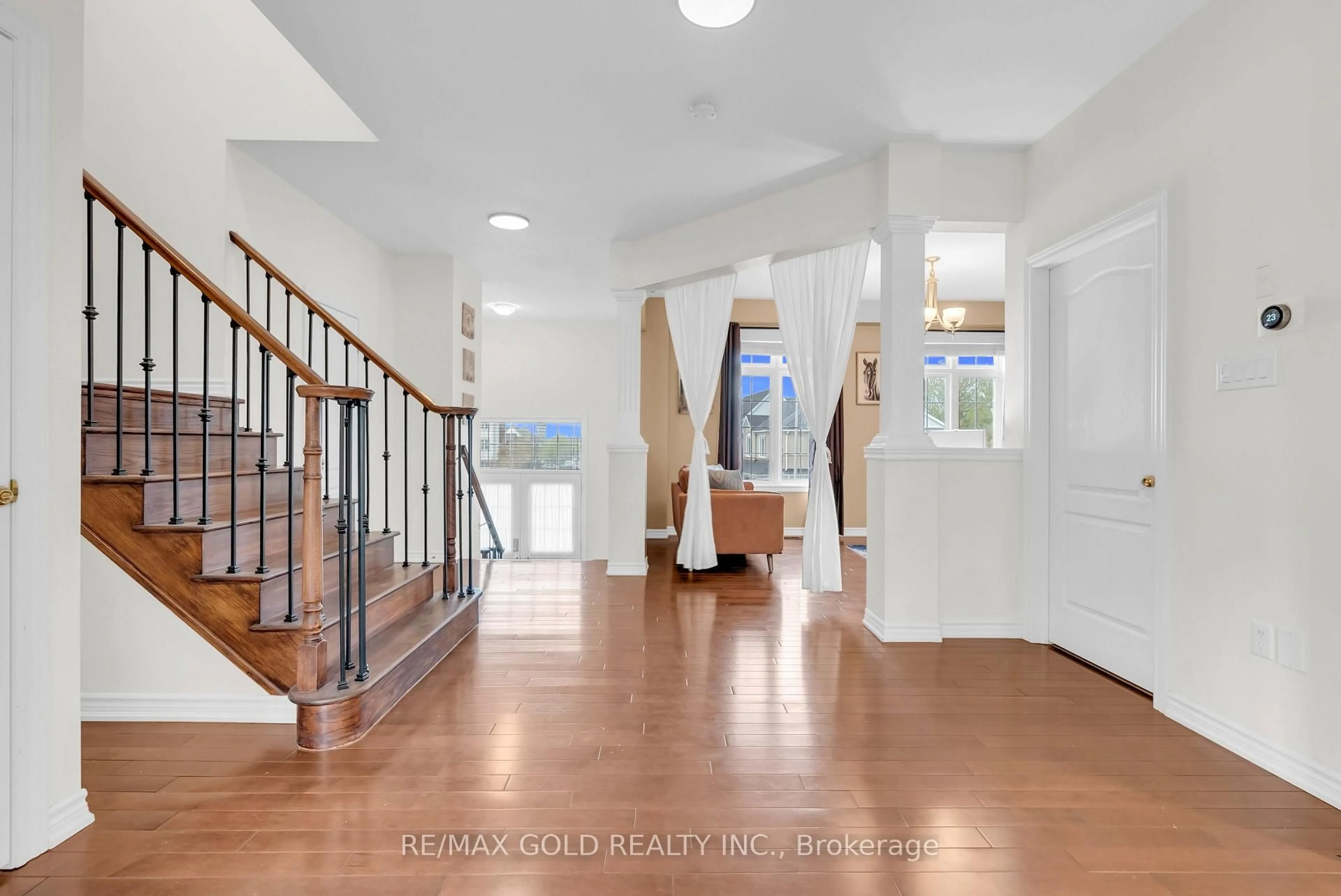 Indoor entryway for 569 Miller Way, Milton Ontario L9T 8L8