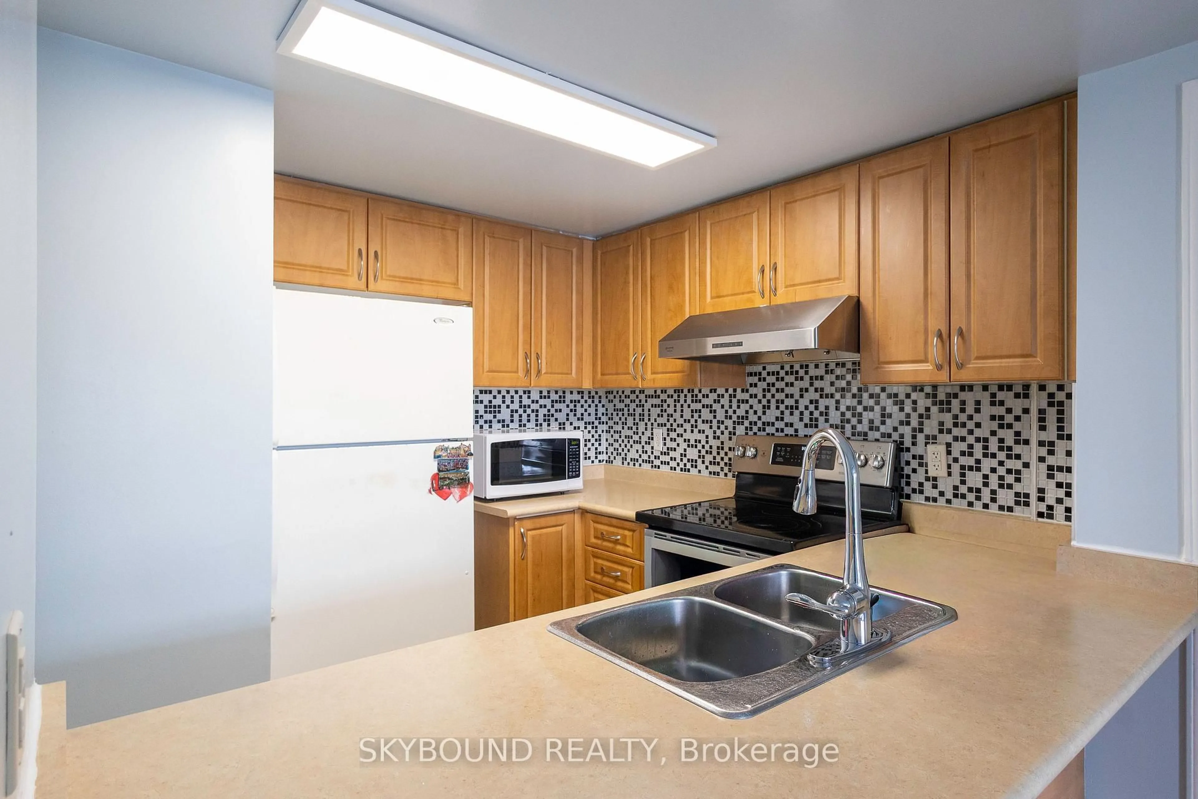 Standard kitchen, unknown for 3043 Finch Ave #2033, Toronto Ontario M9M 0A4