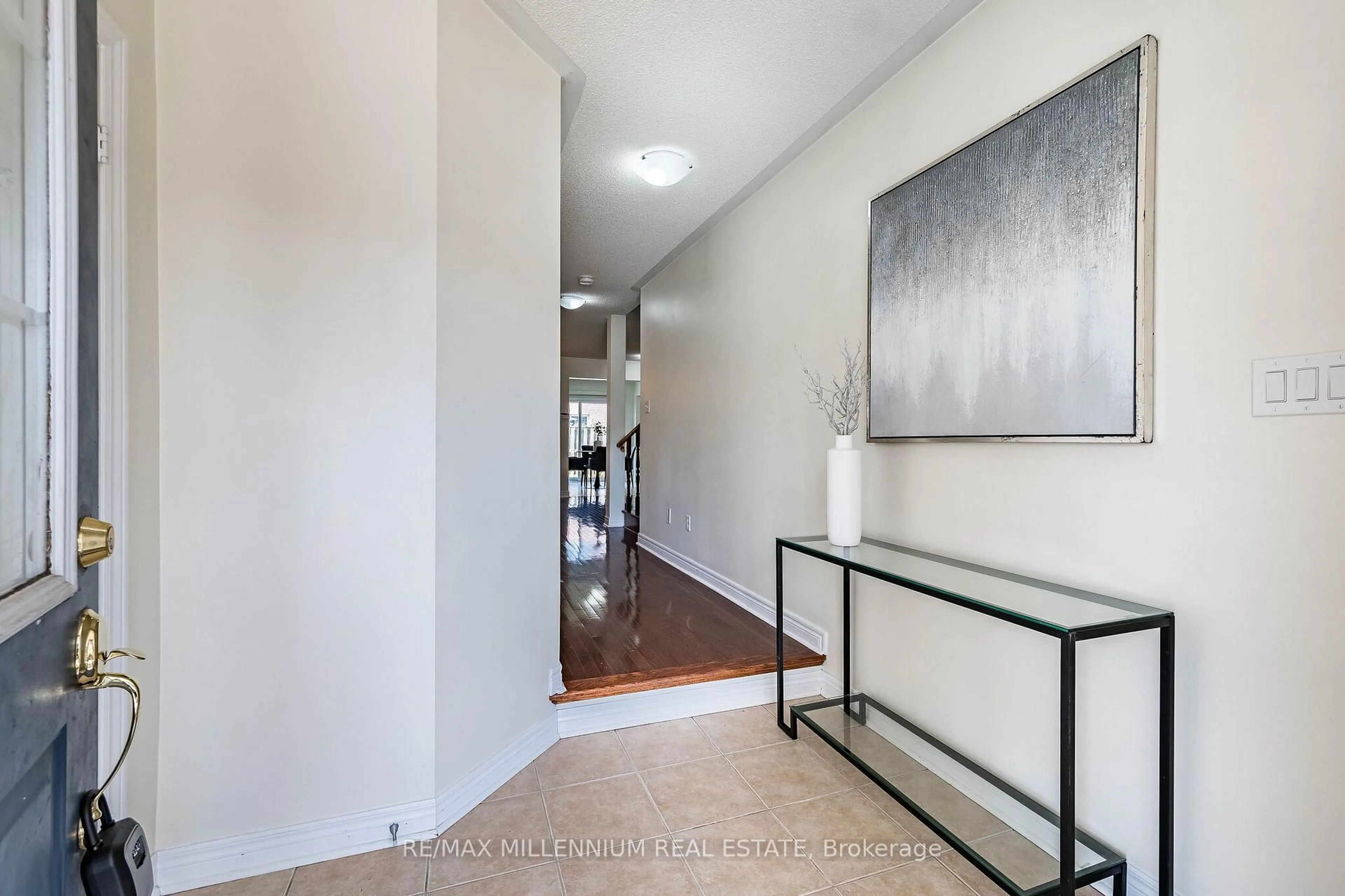 Indoor entryway for 14 Vermont Rd, Brampton Ontario L7A 3G3