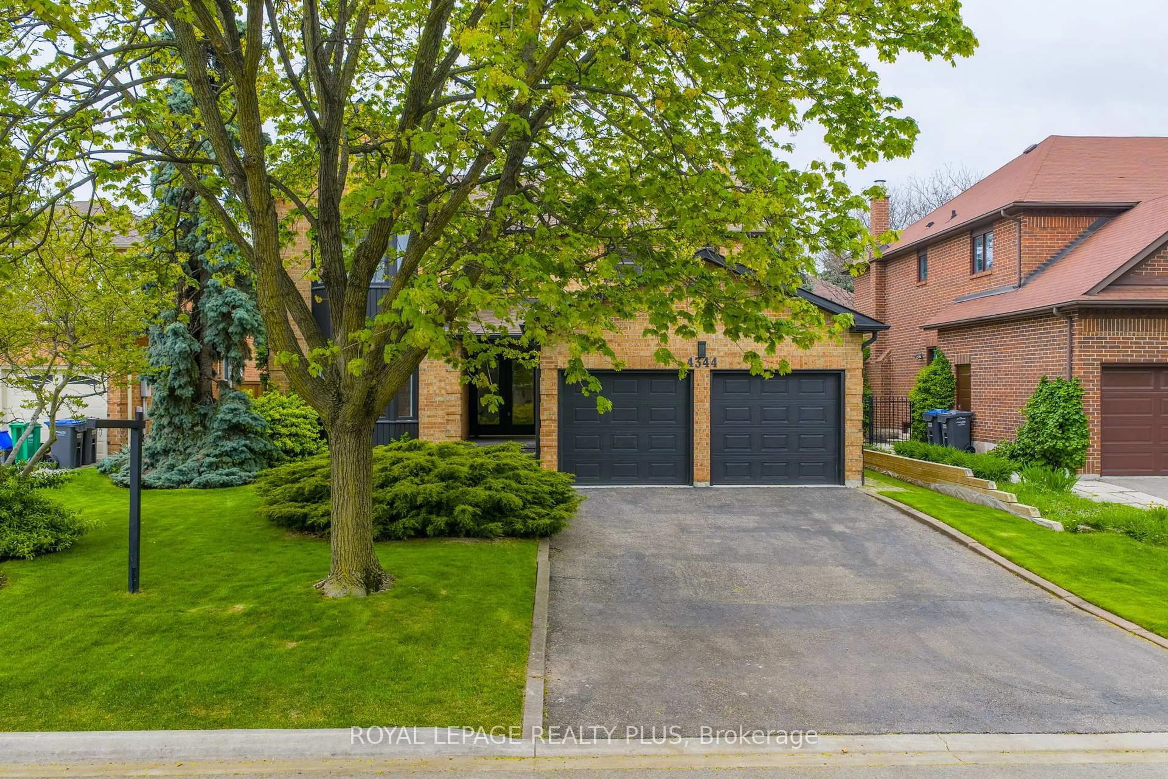 Home with brick exterior material, street for 4344 Dallas Crt, Mississauga Ontario L4W 4G7