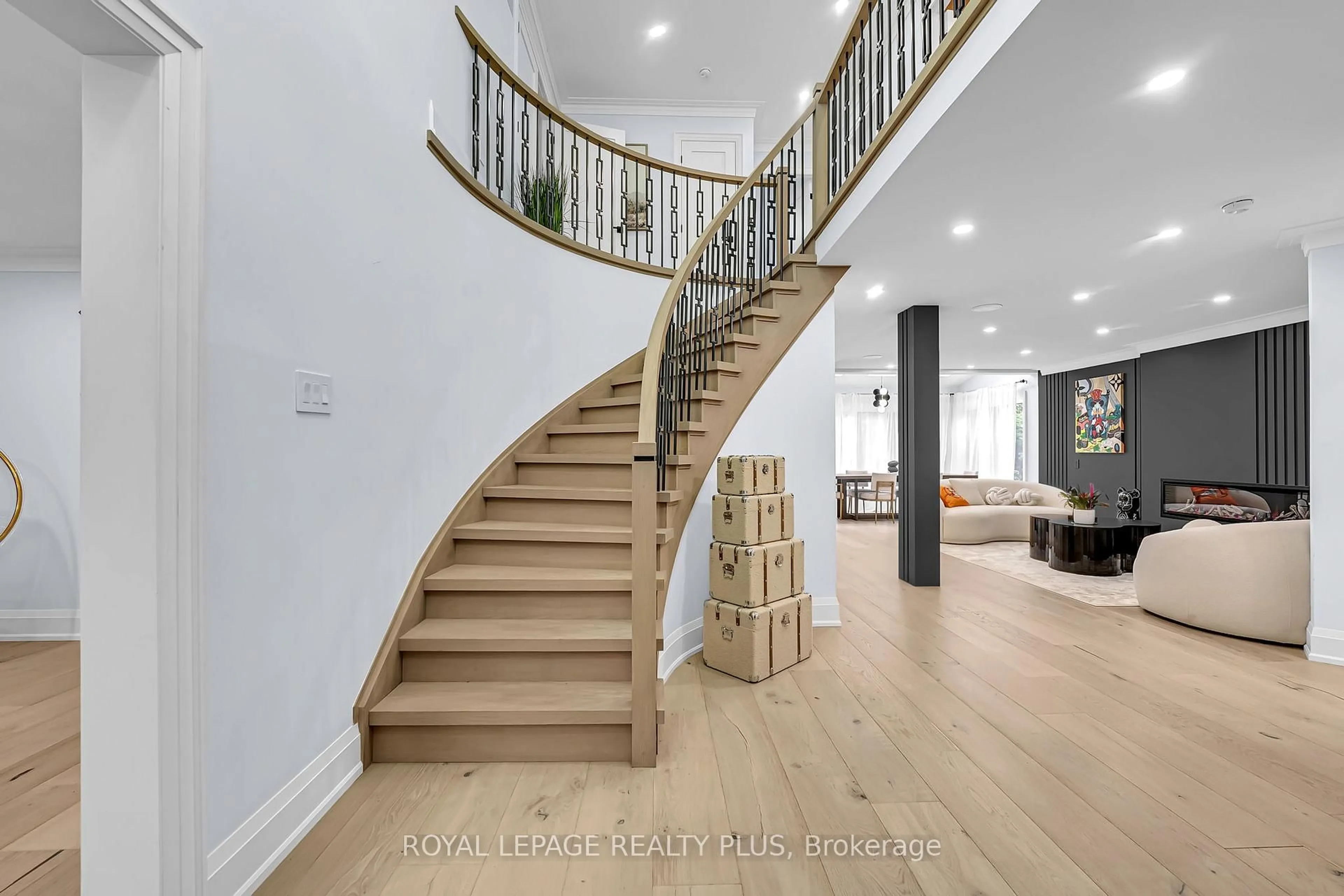 Stairs for 4344 Dallas Crt, Mississauga Ontario L4W 4G7
