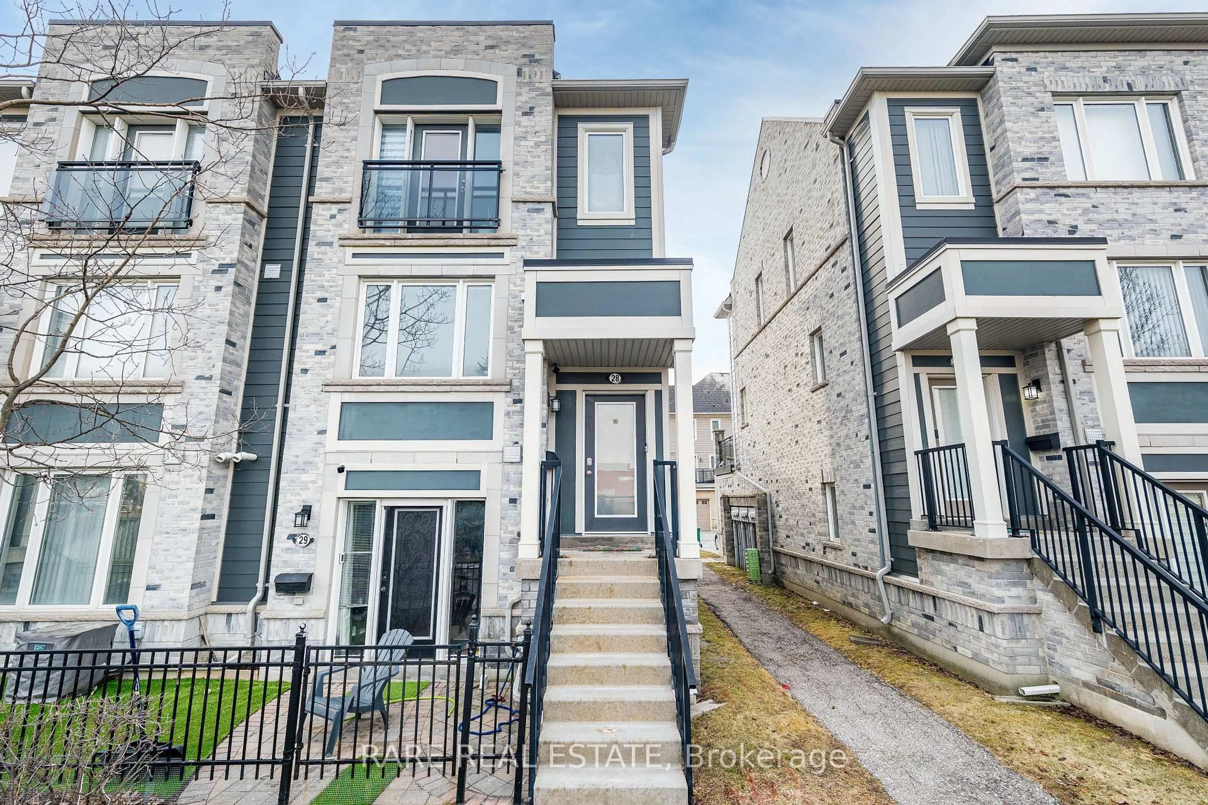 Home with brick exterior material, street for 60 Fairwood Circ #28, Brampton Ontario L6R 0Y6