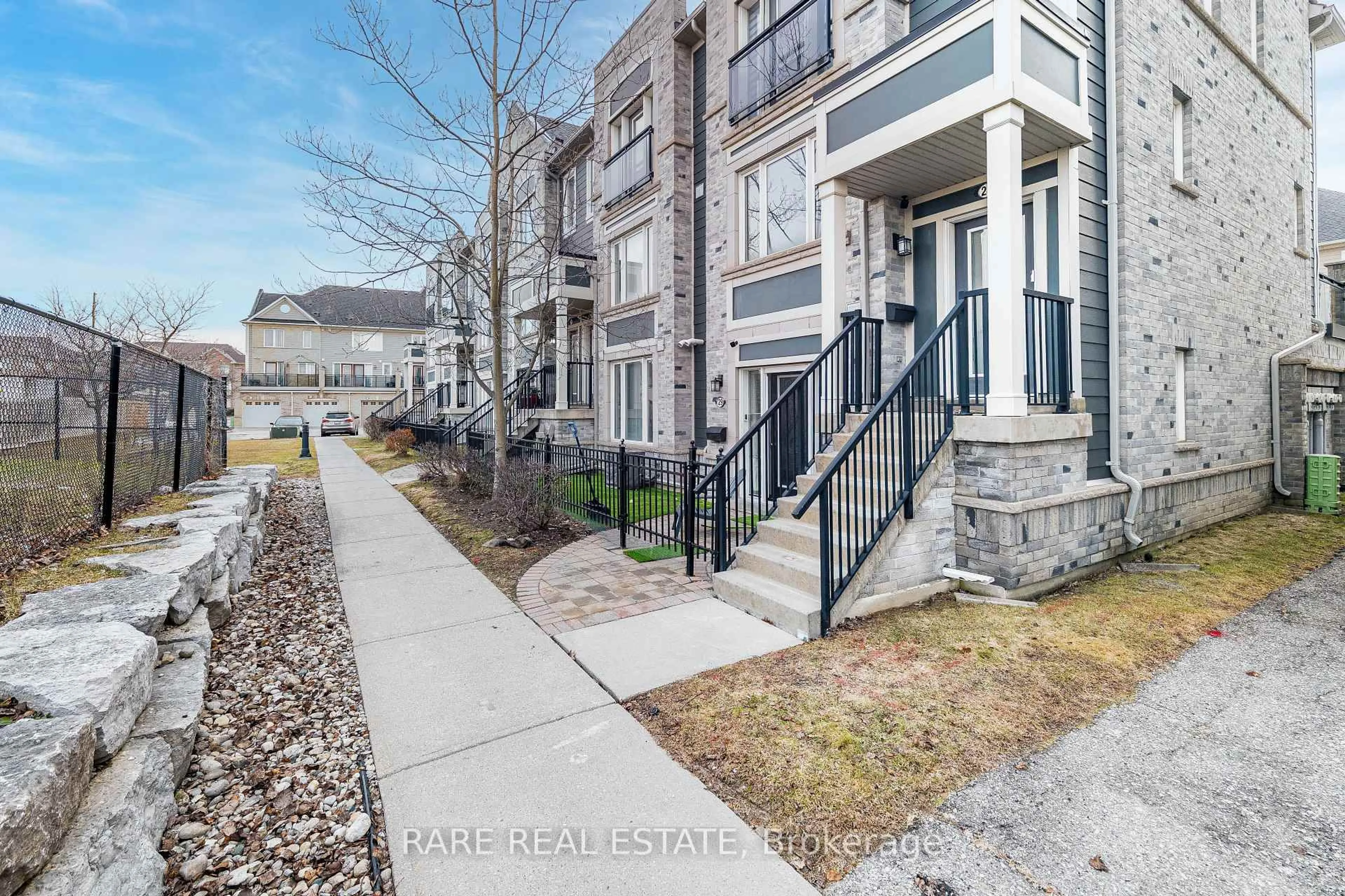A pic from outside/outdoor area/front of a property/back of a property/a pic from drone, street for 60 Fairwood Circ #28, Brampton Ontario L6R 0Y6