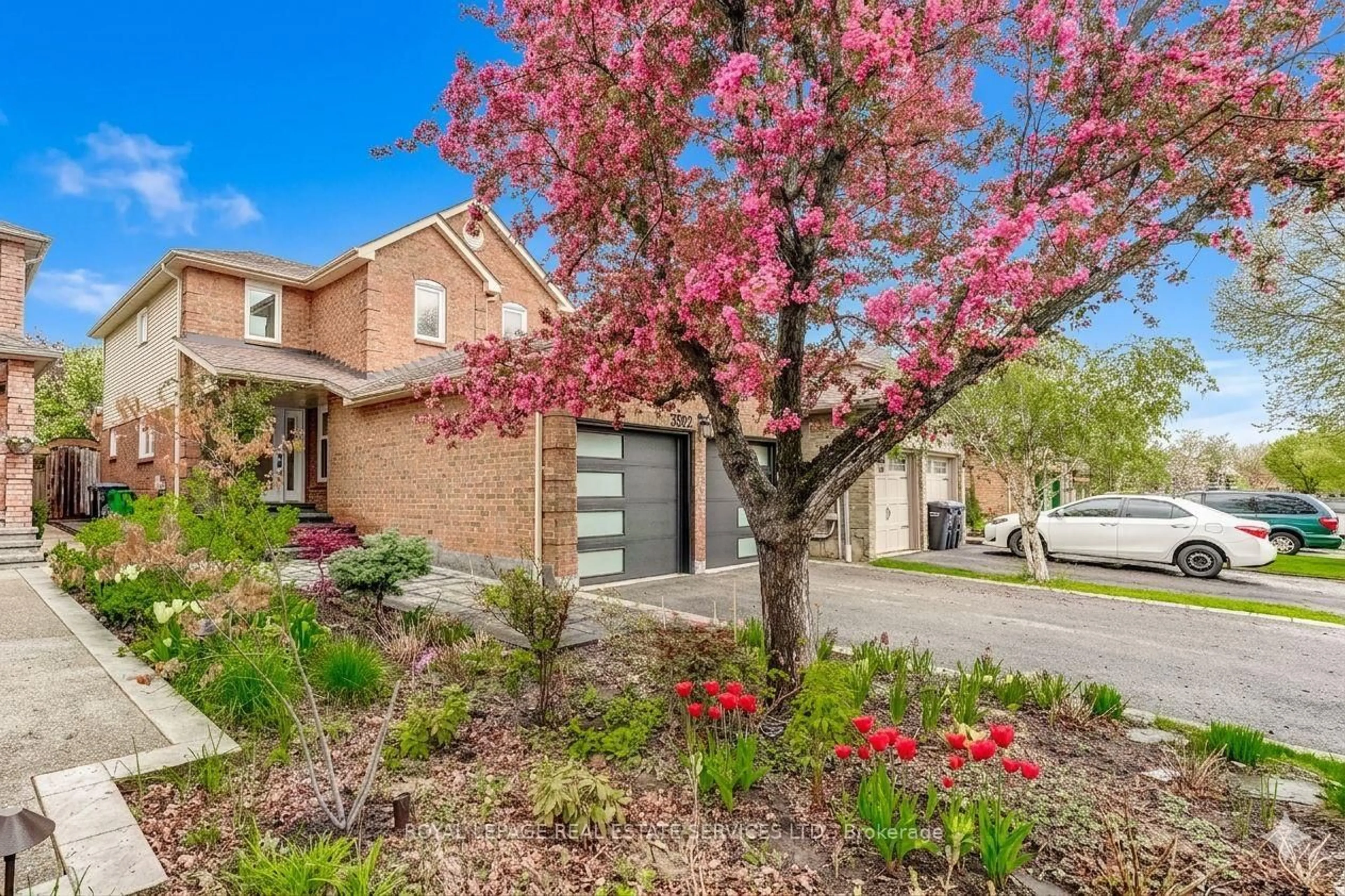 Home with brick exterior material, street for 3592 Cherrington Cres, Mississauga Ontario L5L 5C4