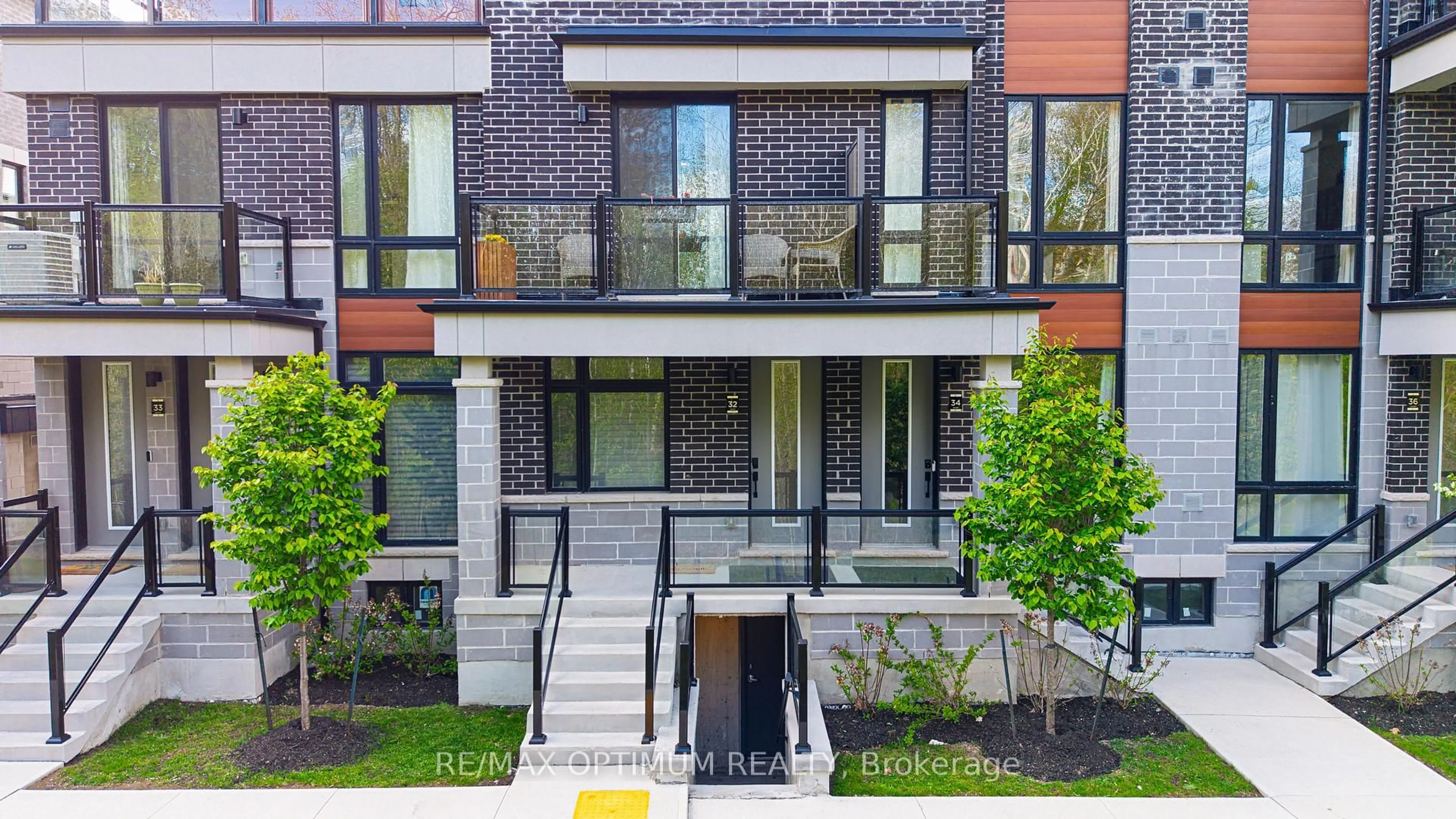 Home with brick exterior material, street for 50 Knotsberry Circ #32, Brampton Ontario L6Y 6G1