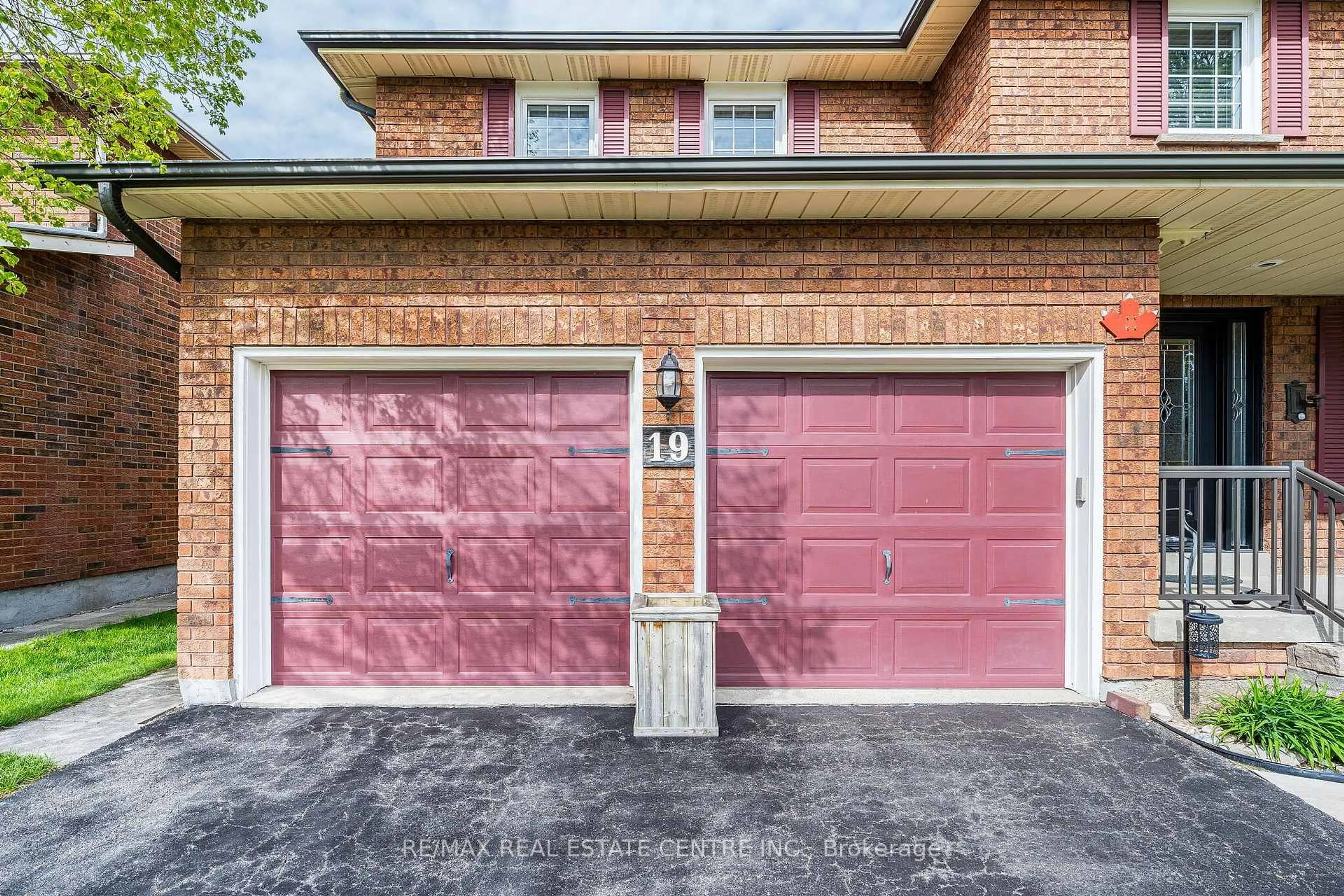 Home with brick exterior material, street for 19 Mossbank Dr, Brampton Ontario L6W 3Z4