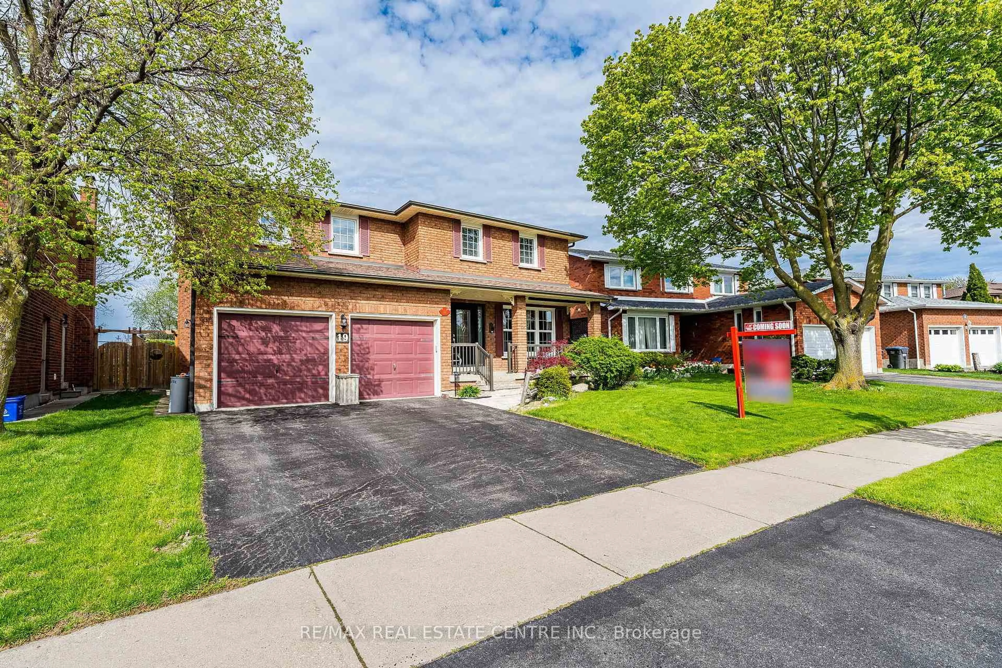 Home with brick exterior material, street for 19 Mossbank Dr, Brampton Ontario L6W 3Z4