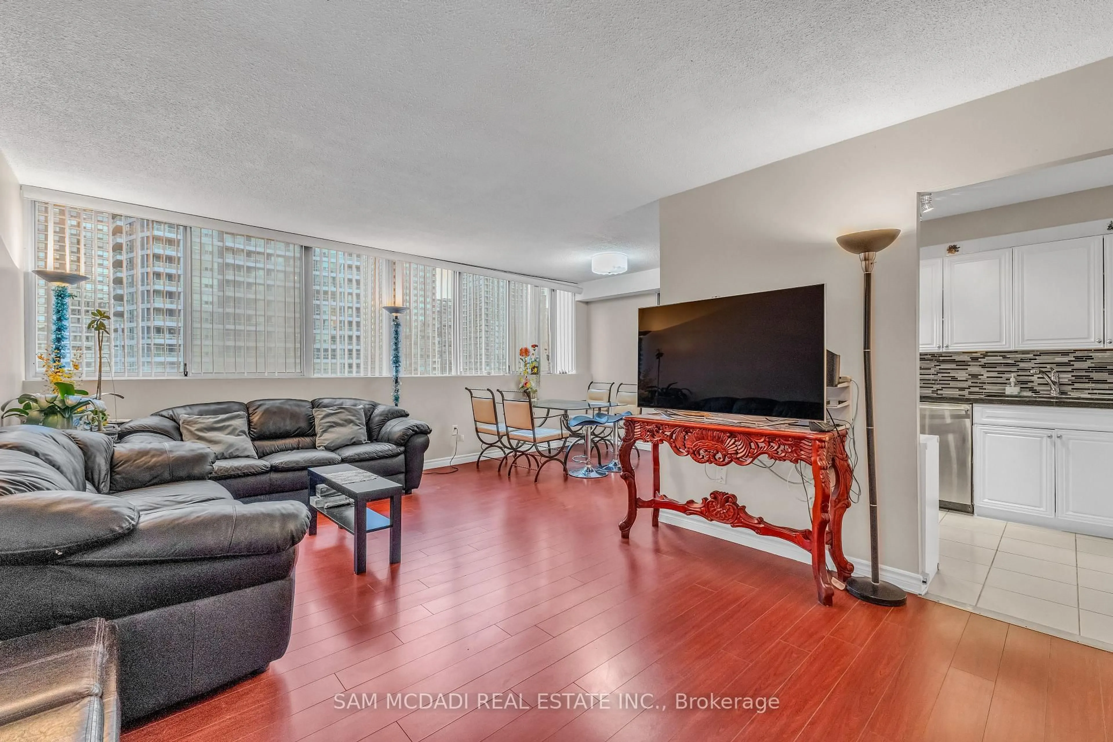 Living room with furniture, unknown for 3590 Kaneff Cres #605, Mississauga Ontario K5A 3X3