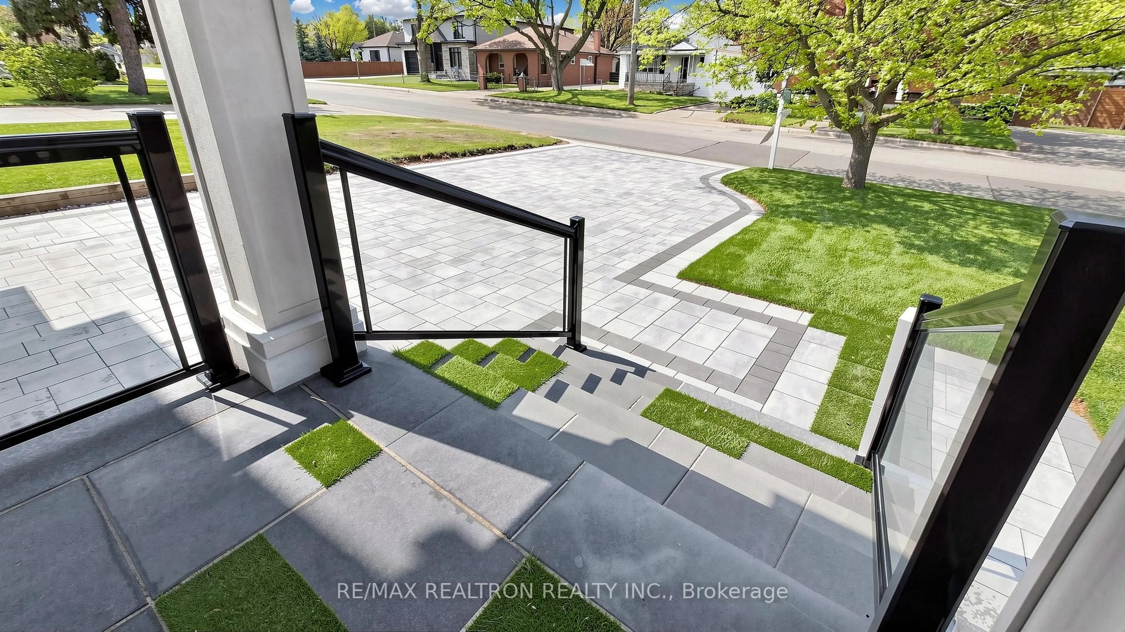 Indoor entryway for 9 Roxaline St, Toronto Ontario M9P 2Y6
