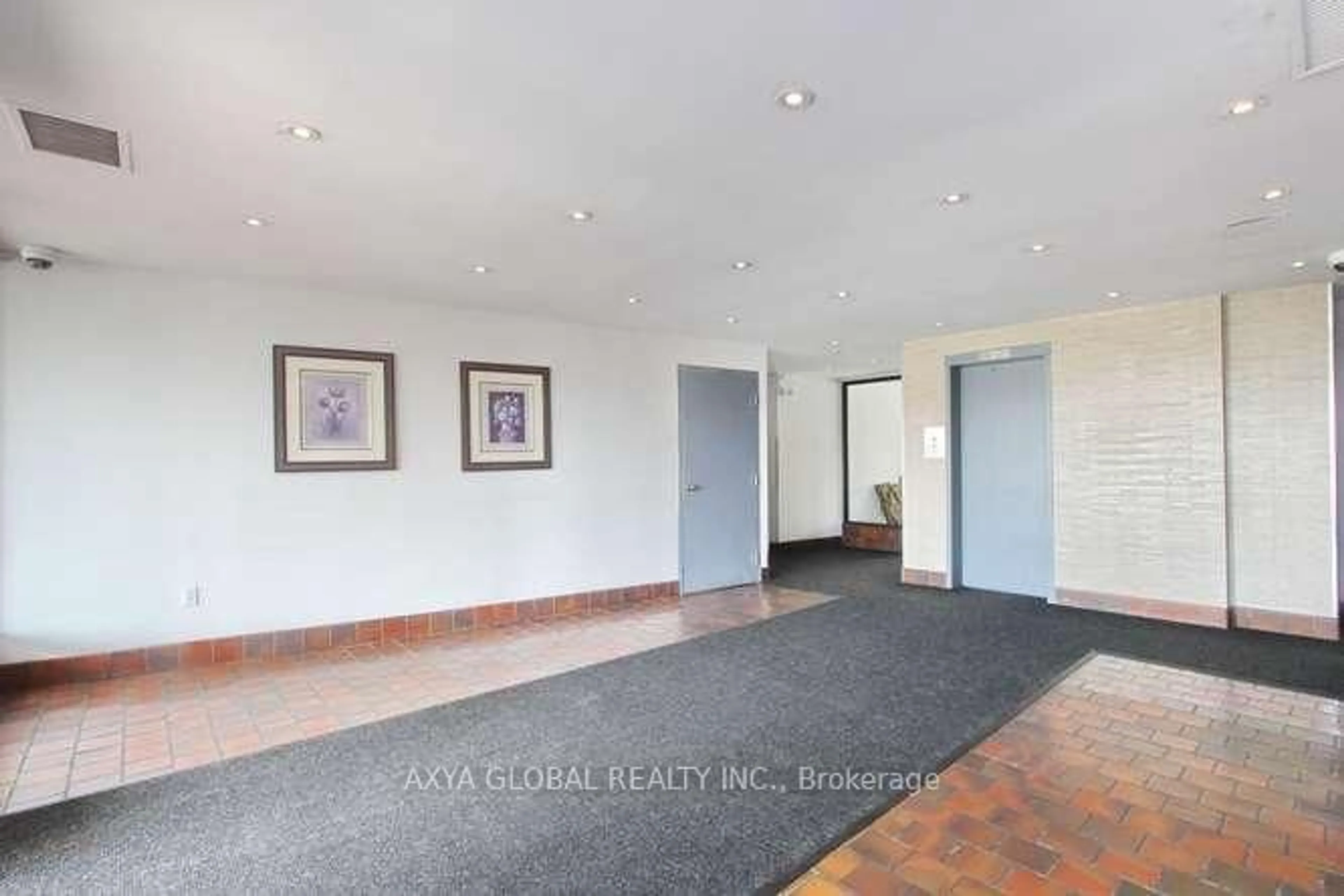Indoor foyer for 3455 Morning Star Dr #216, Mississauga Ontario L4T 3T9