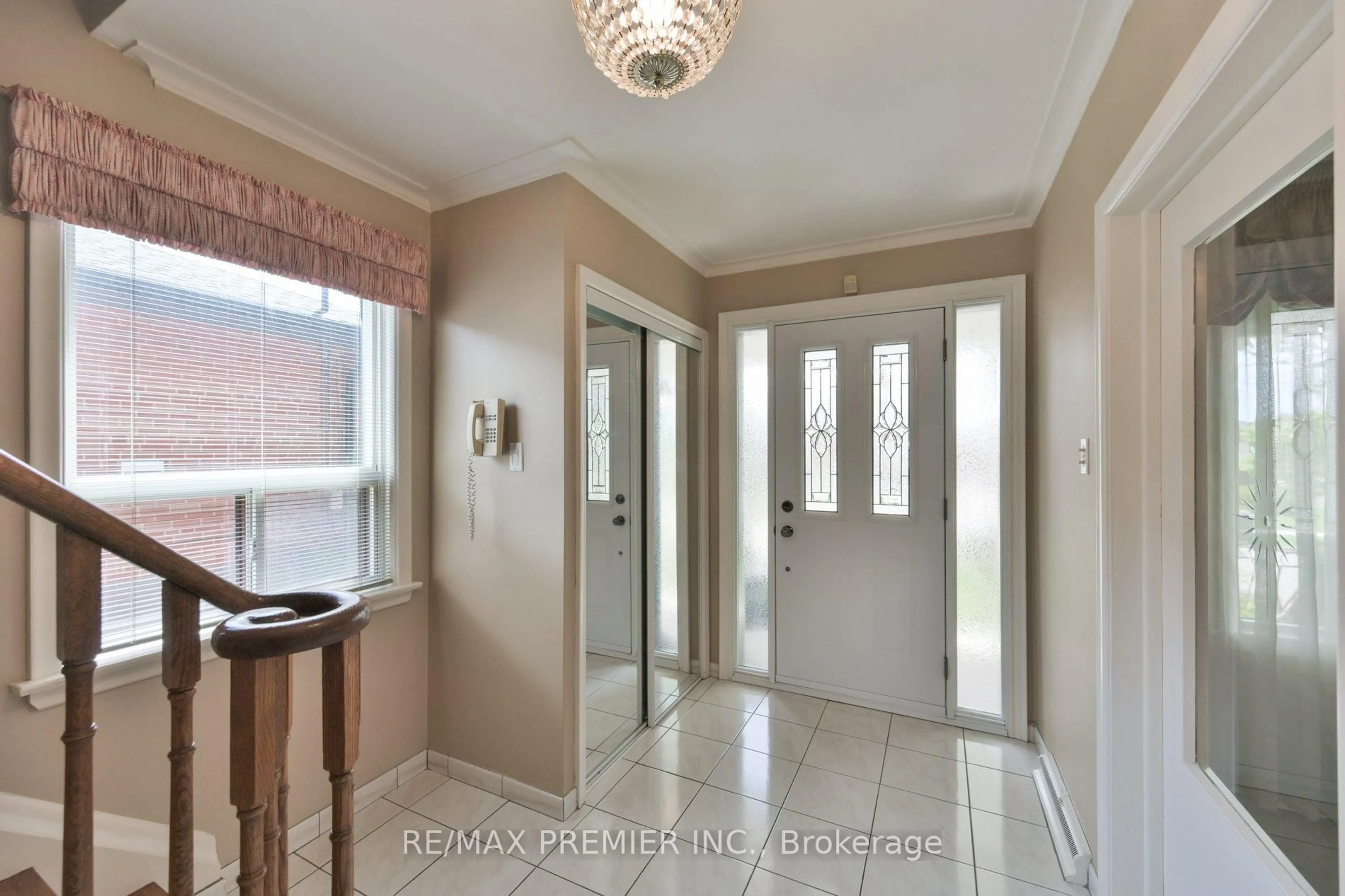 Indoor entryway for 81 Macleod St, Toronto Ontario M6L 2M8