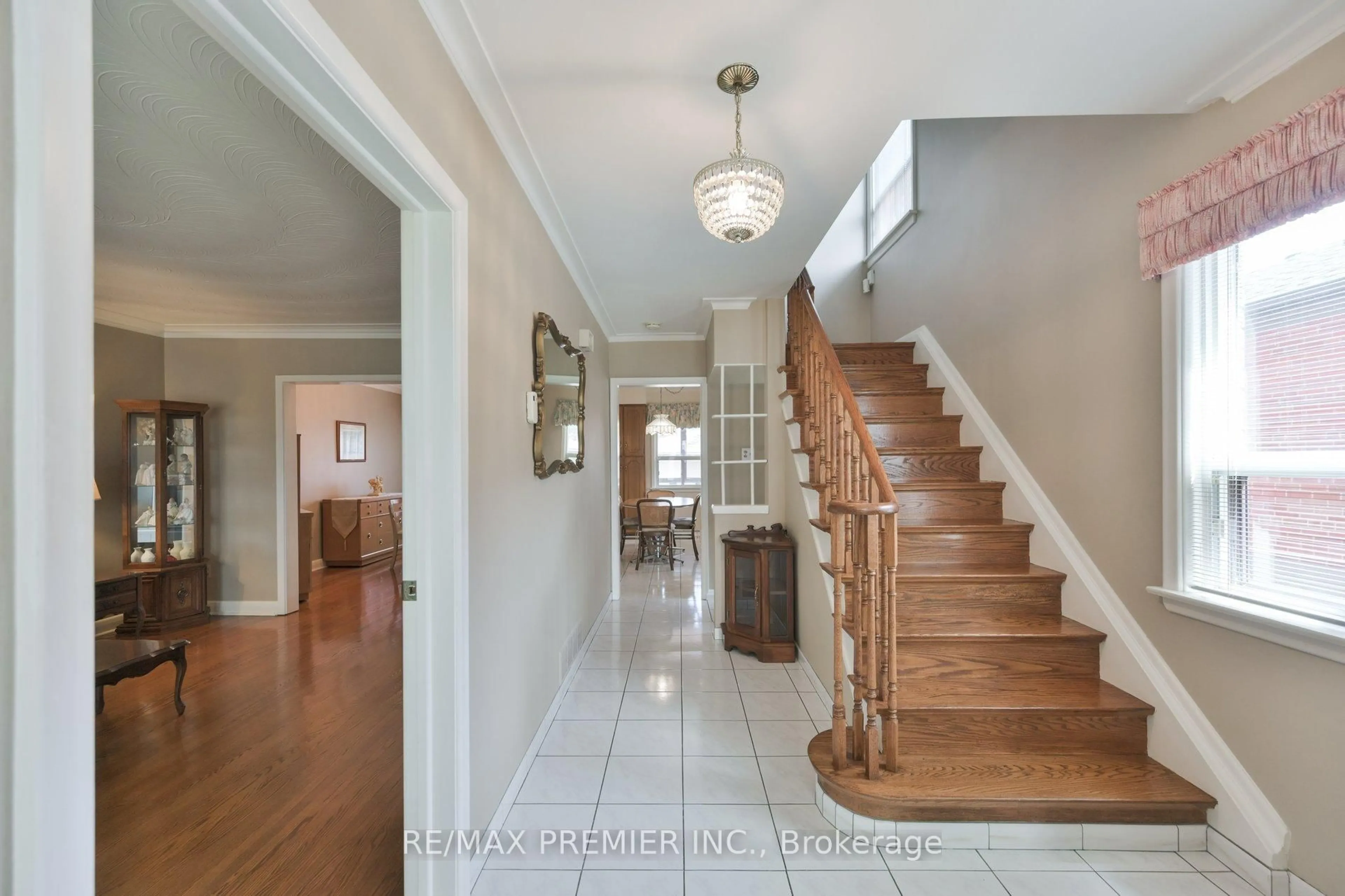 Indoor entryway for 81 Macleod St, Toronto Ontario M6L 2M8