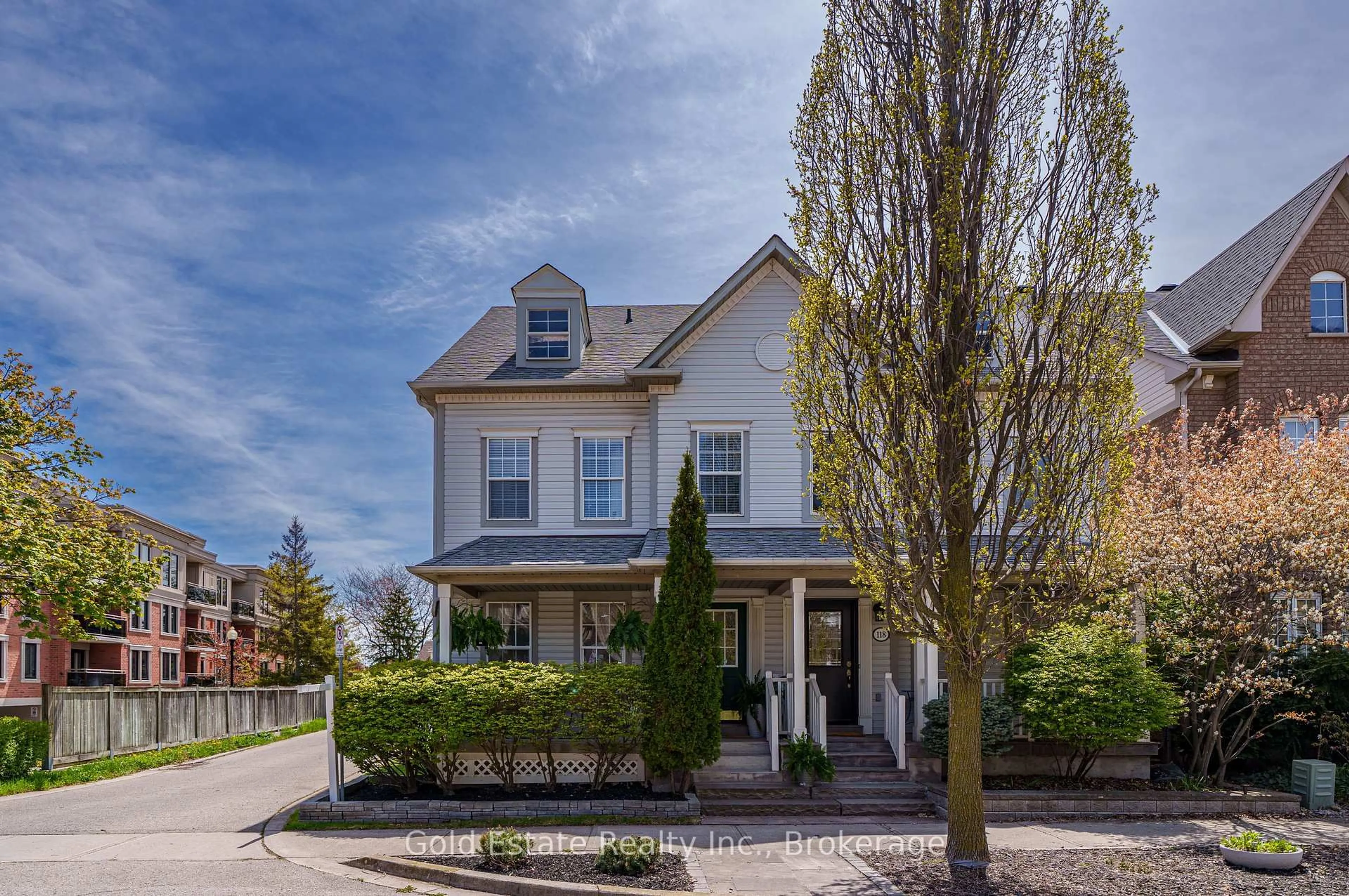 Home with vinyl exterior material, street for 120 Roxton Rd, Oakville Ontario L6H 6V4