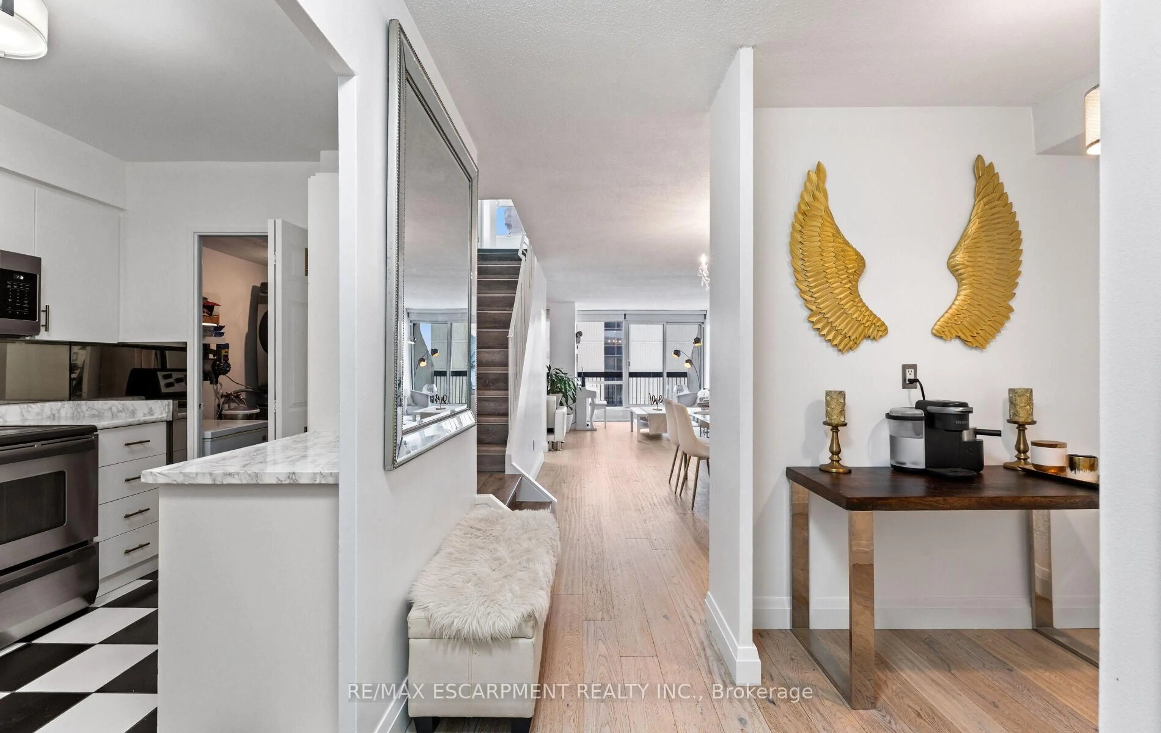 Indoor entryway for 2 VALHALLA INN Rd #308C, Toronto Ontario M9B 6C3