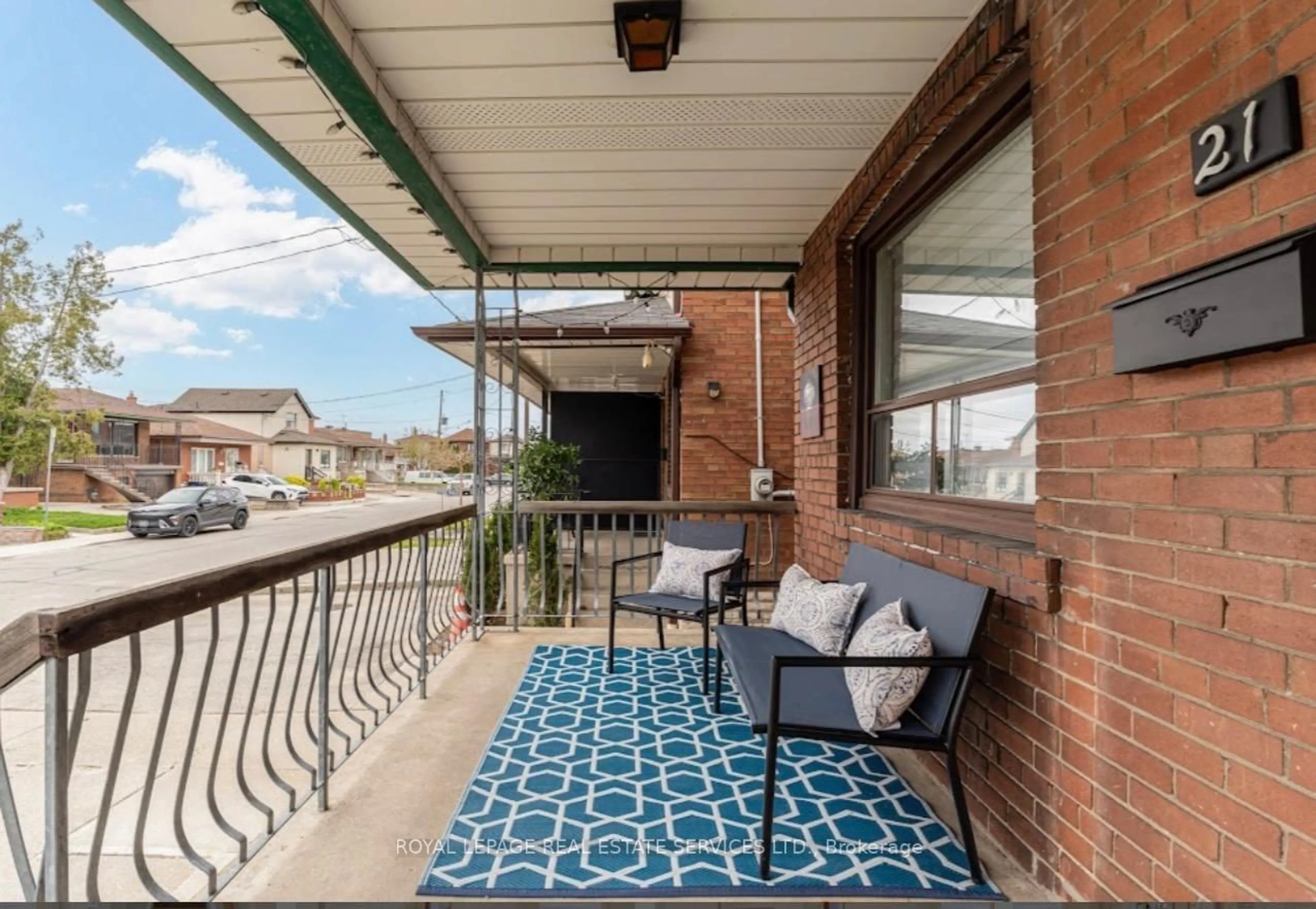 Patio, street for 21 Hatherley Rd, Toronto Ontario M6E 1V8