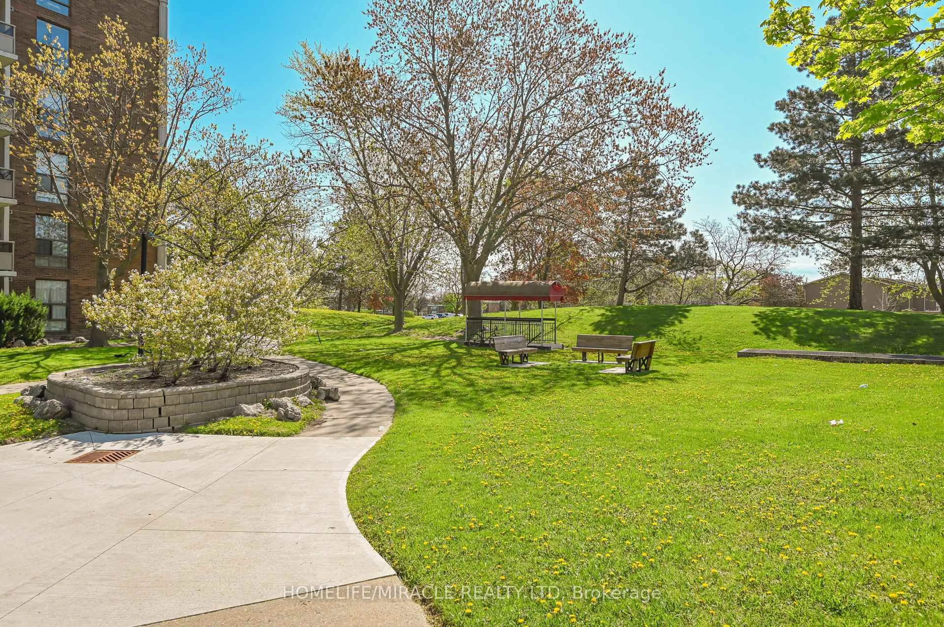 Patio, water/lake/river/ocean view for 4 Kings Cross Rd #602, Brampton Ontario L6T 3X8