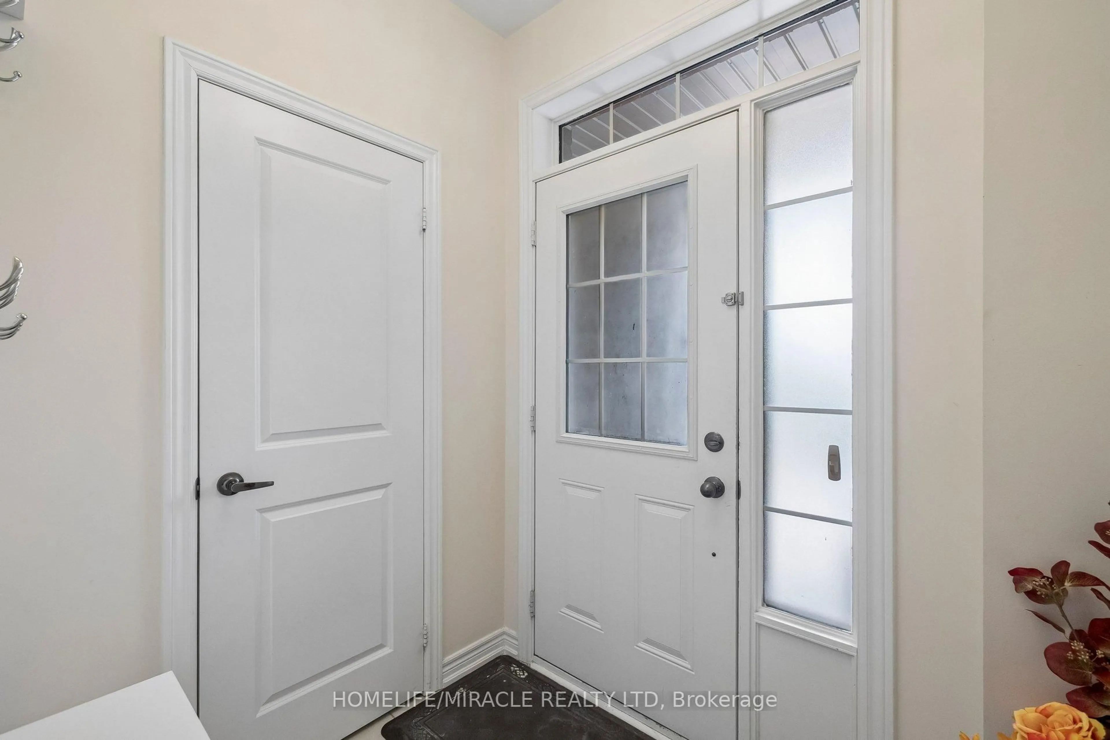 Indoor entryway for 25 True Blue Cres, Caledon Ontario L7E 4K6