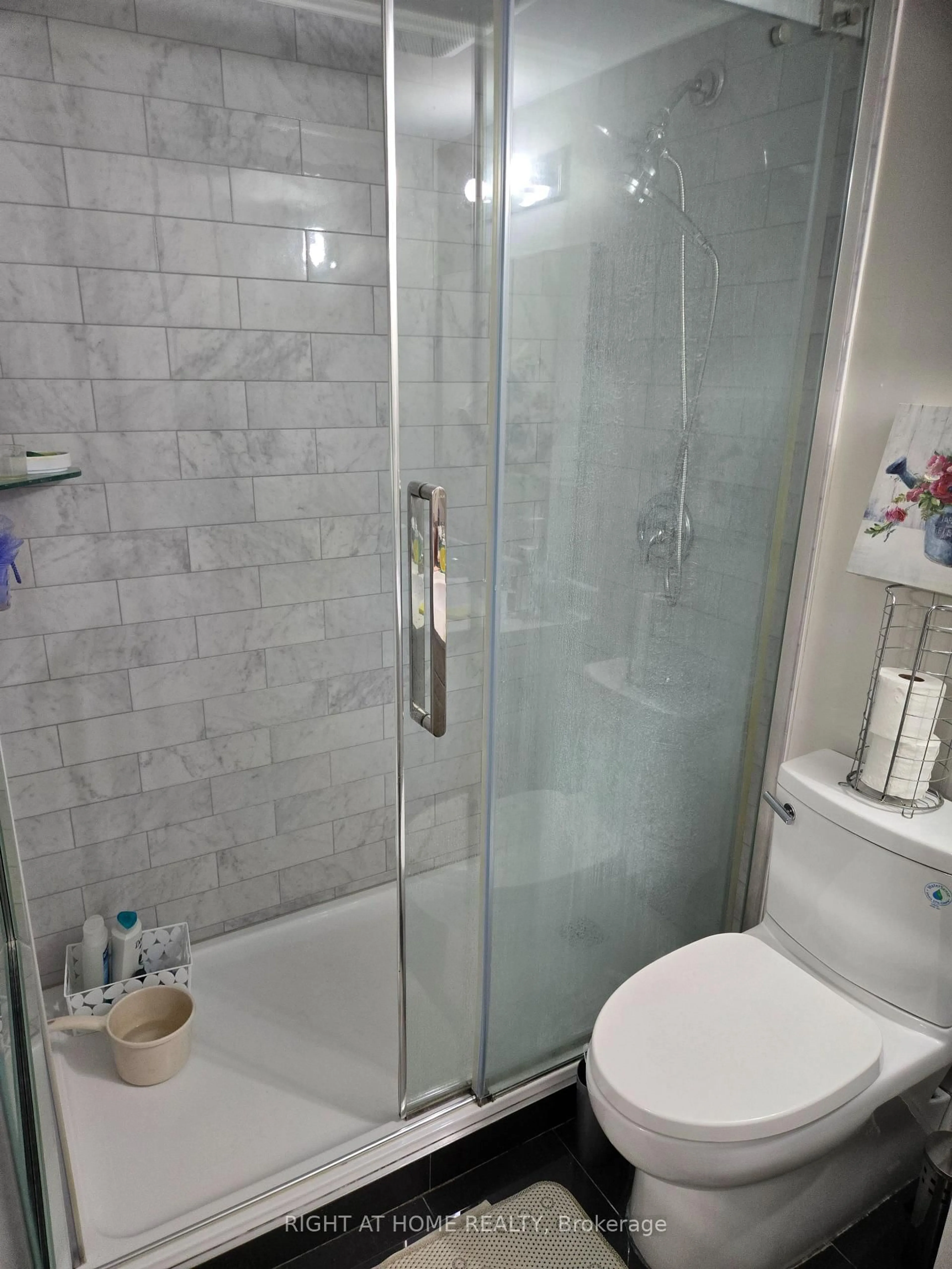 Standard bathroom, unknown for 50 Mississauga Valley Blvd #114, Mississauga Ontario L5A 3S2