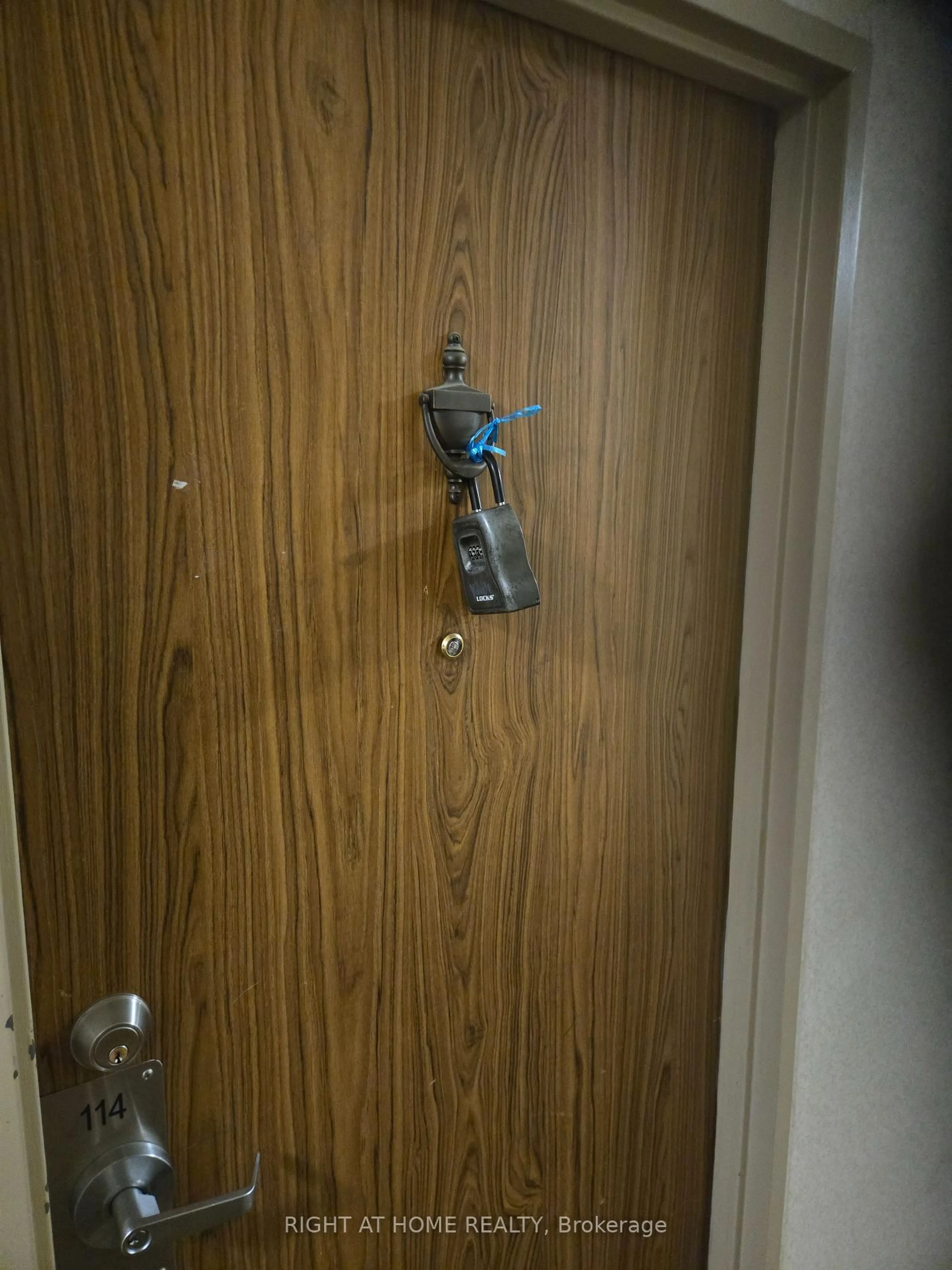 A pic of a room for 50 Mississauga Valley Blvd #114, Mississauga Ontario L5A 3S2