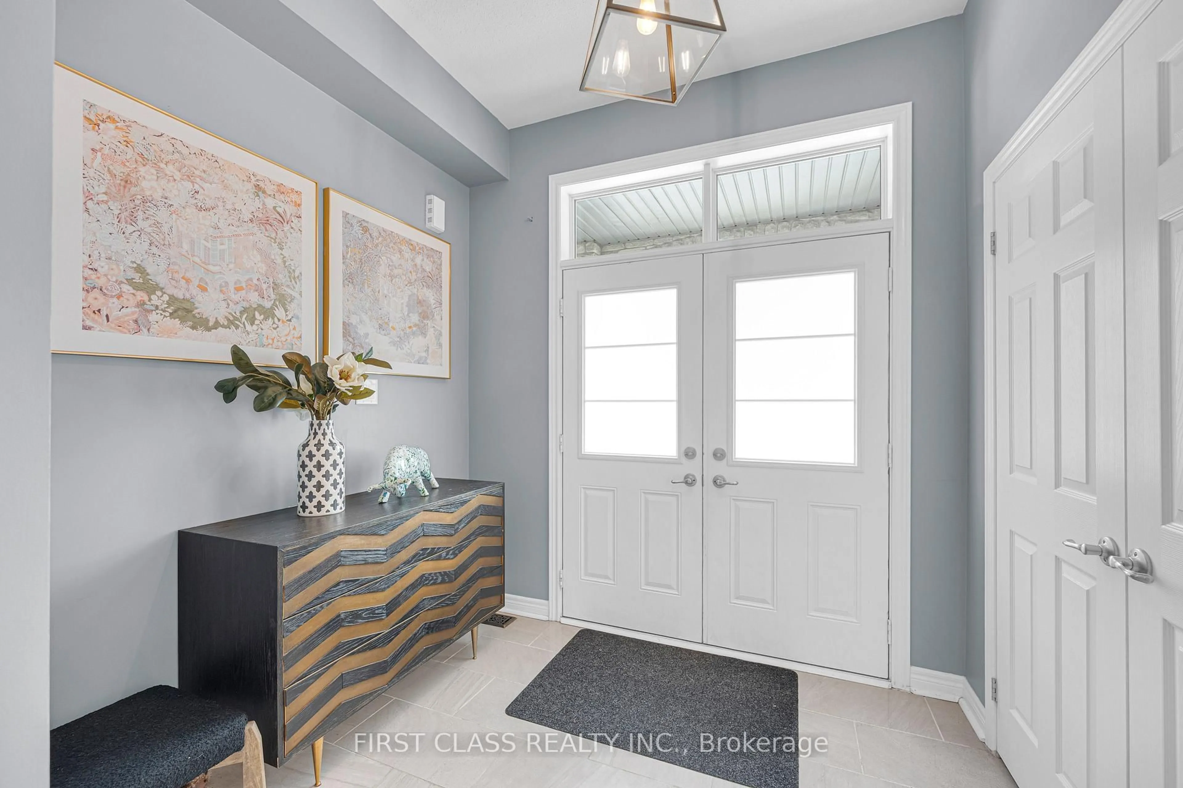 Indoor entryway for 352 Leadwood Gate, Oakville Ontario L6M 0Z5