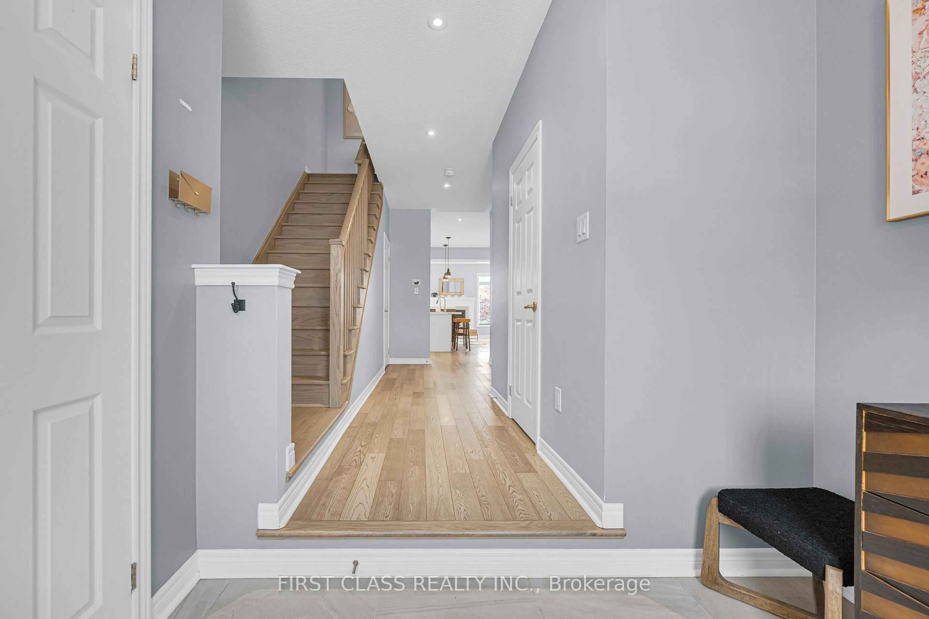 Unknown for 352 Leadwood Gate, Oakville Ontario L6M 0Z5